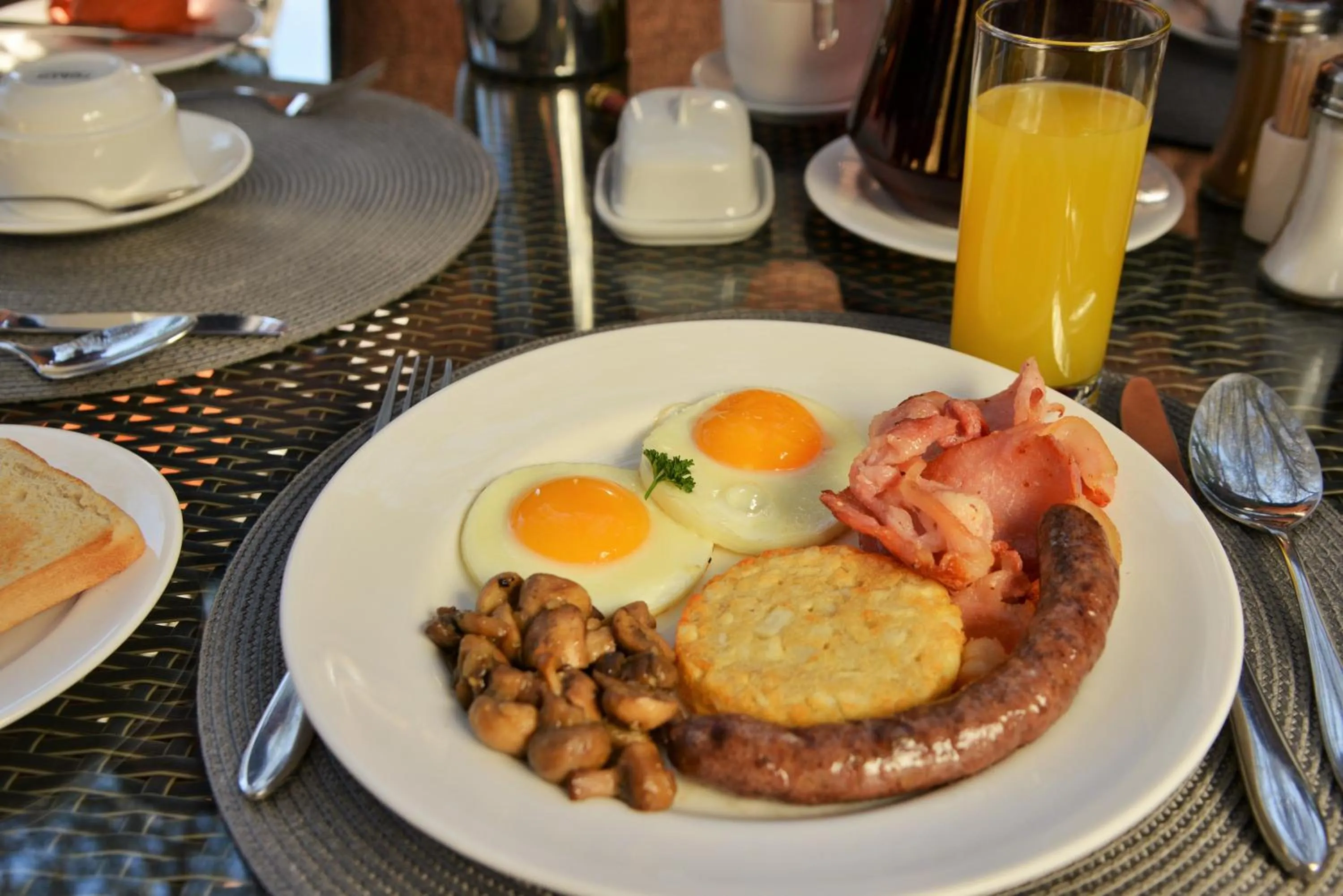 Breakfast in Sibuya Game Reserve and Lodge