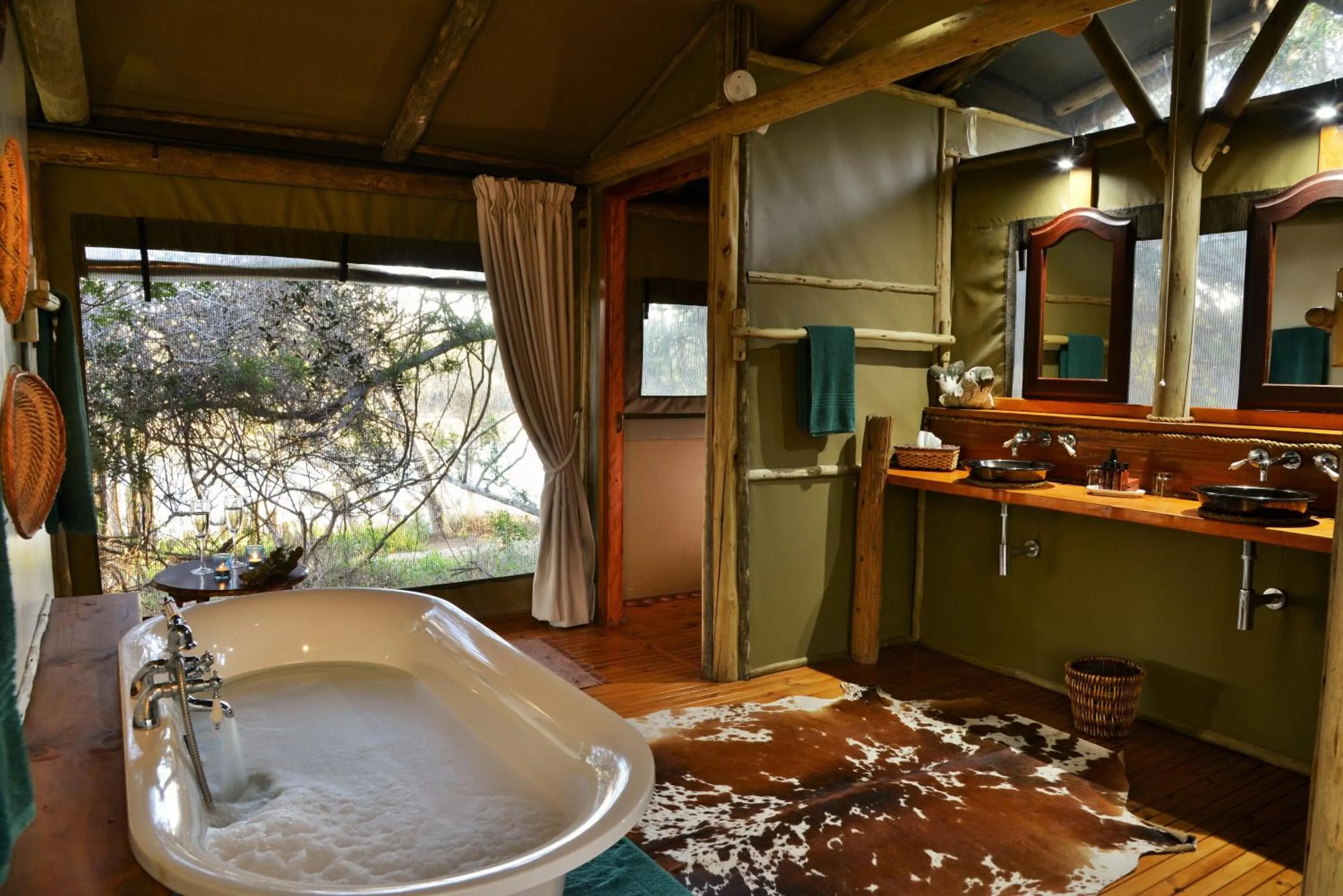 Bathroom in Sibuya Game Reserve and Lodge