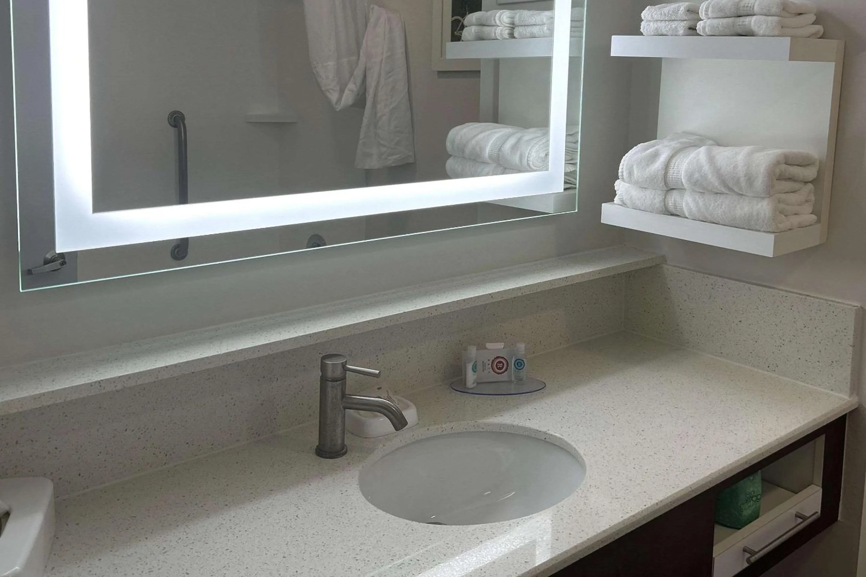 Bedroom in Comfort Inn Darien - North Brunswick