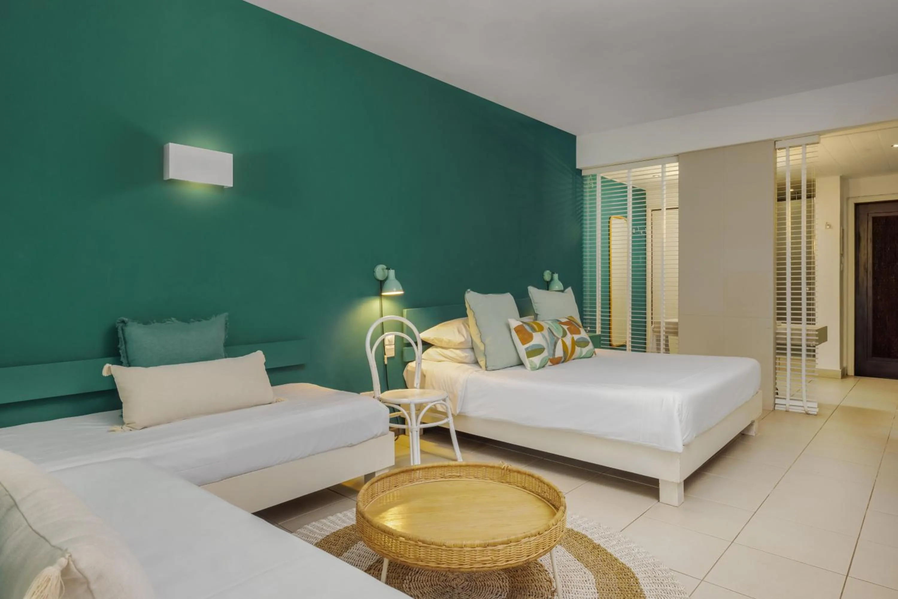 Bedroom, Bed in Coin de Mire Attitude