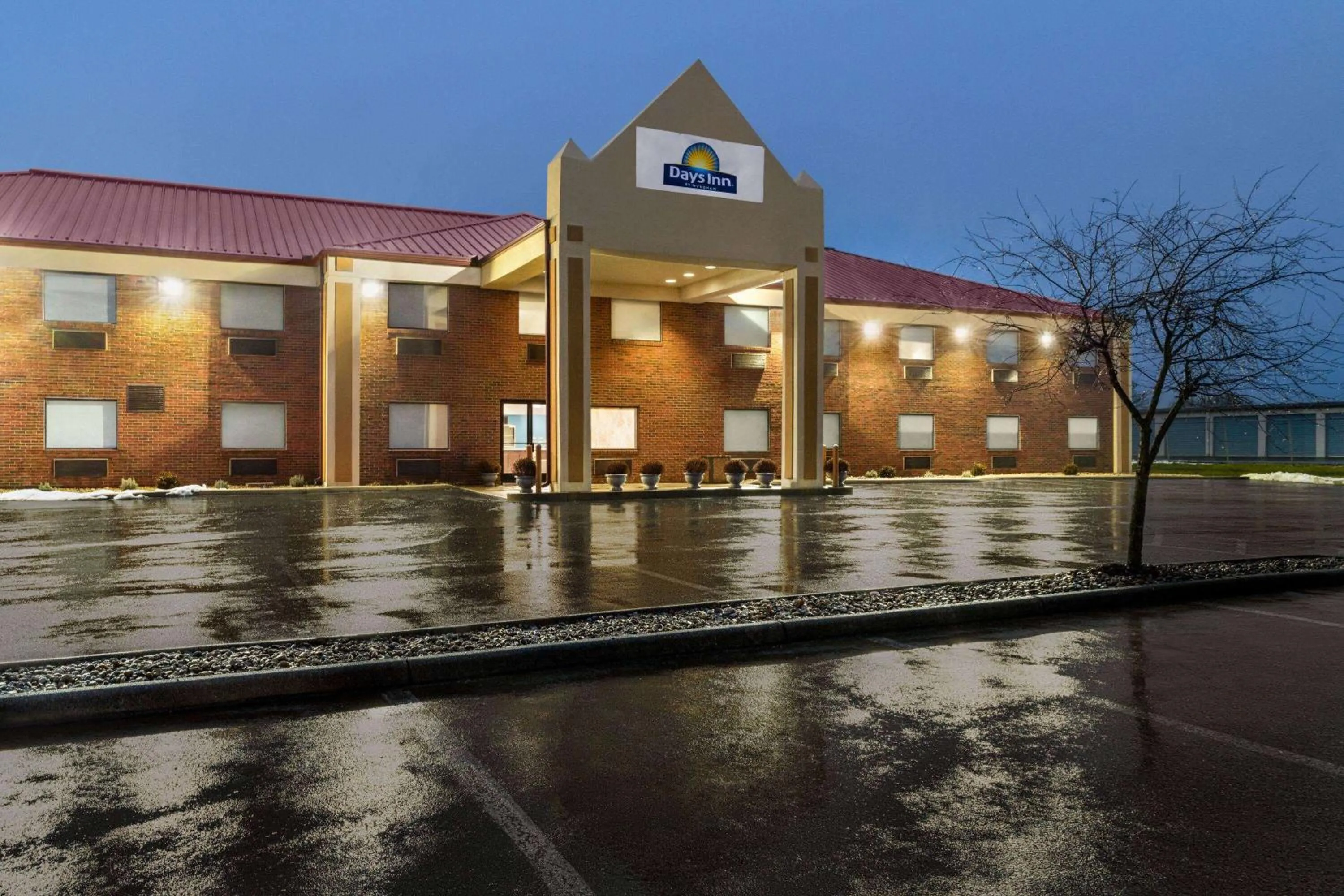 Property building in Days Inn by Wyndham Washington Court House