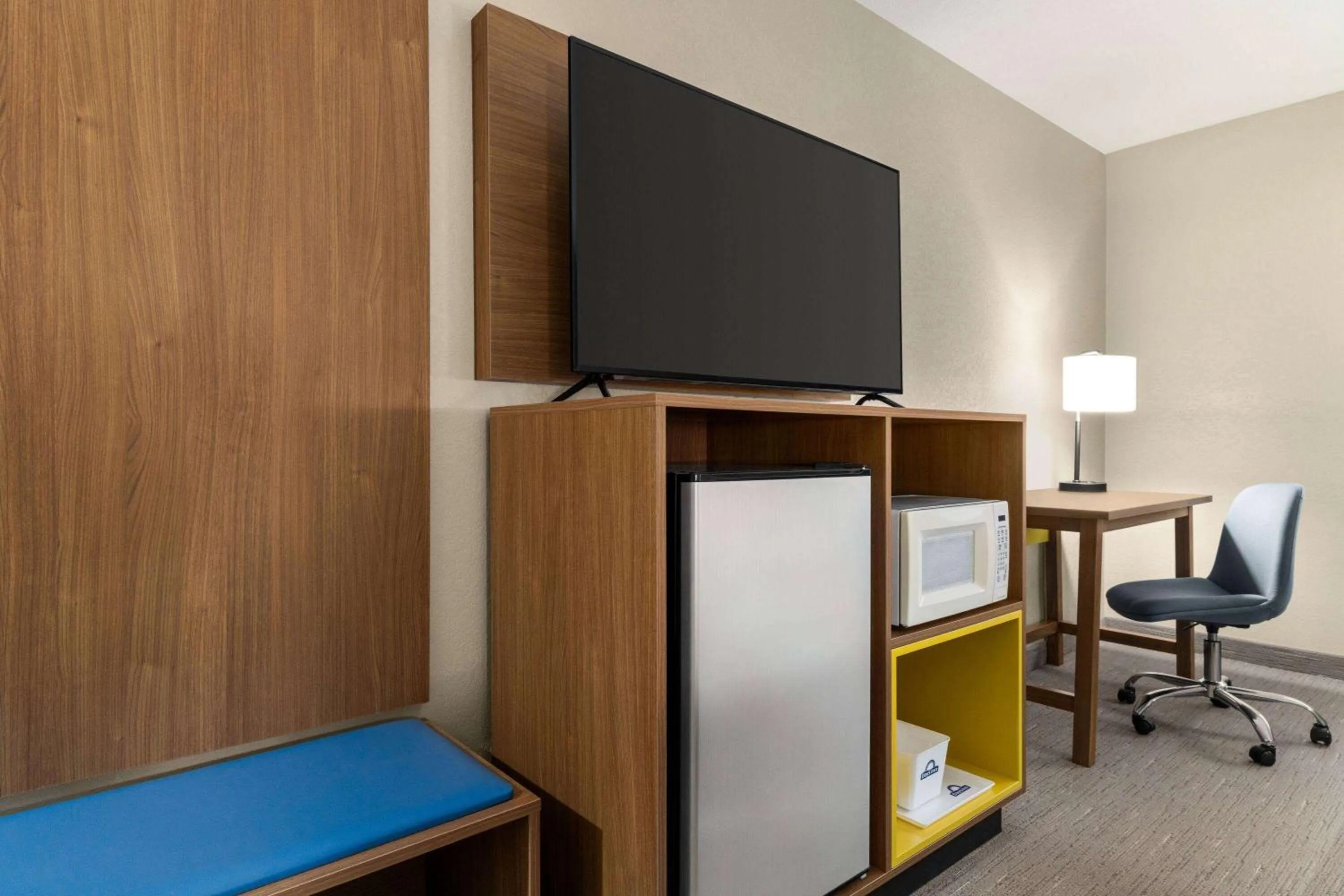 Photo of the whole room in Days Inn by Wyndham Washington Court House