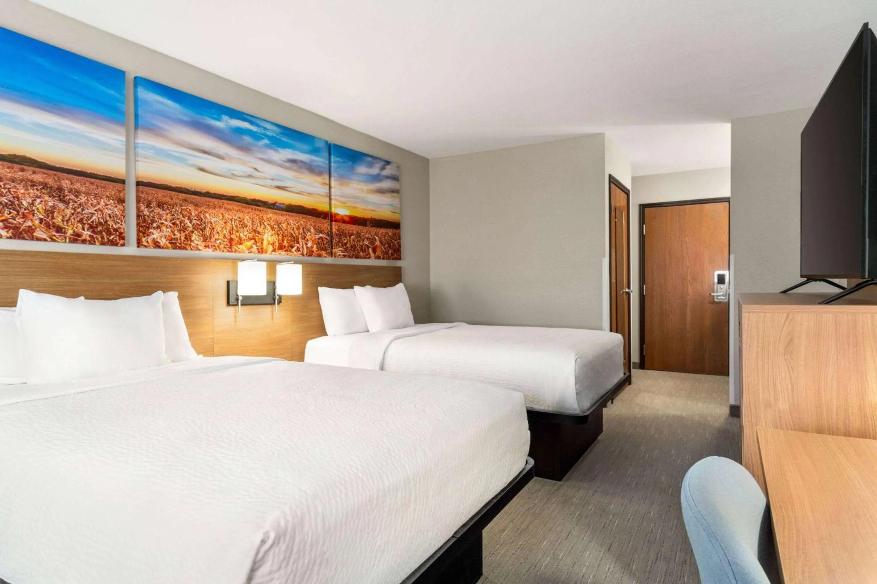 Photo of the whole room, Bed in Days Inn by Wyndham Washington Court House