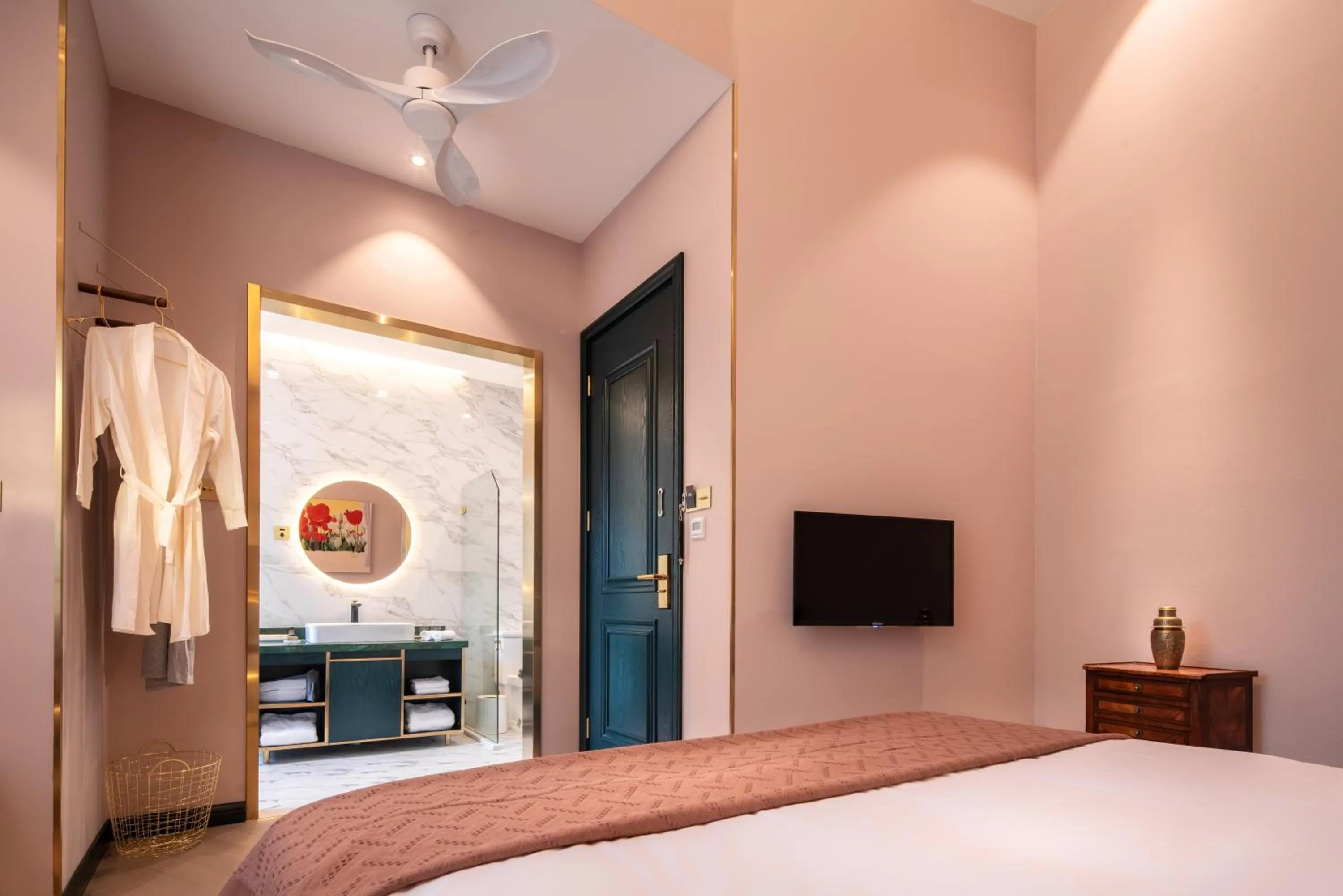 Bed in Moon and Chalice Boutique Hotel