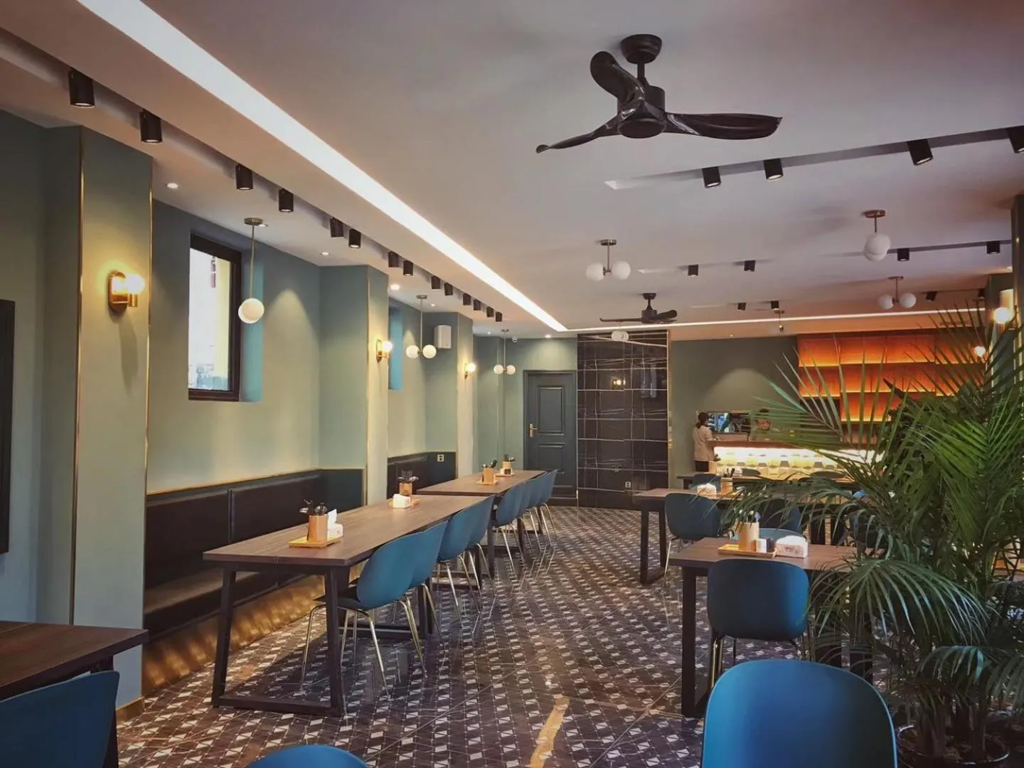 Restaurant/places to eat in Moon and Chalice Boutique Hotel