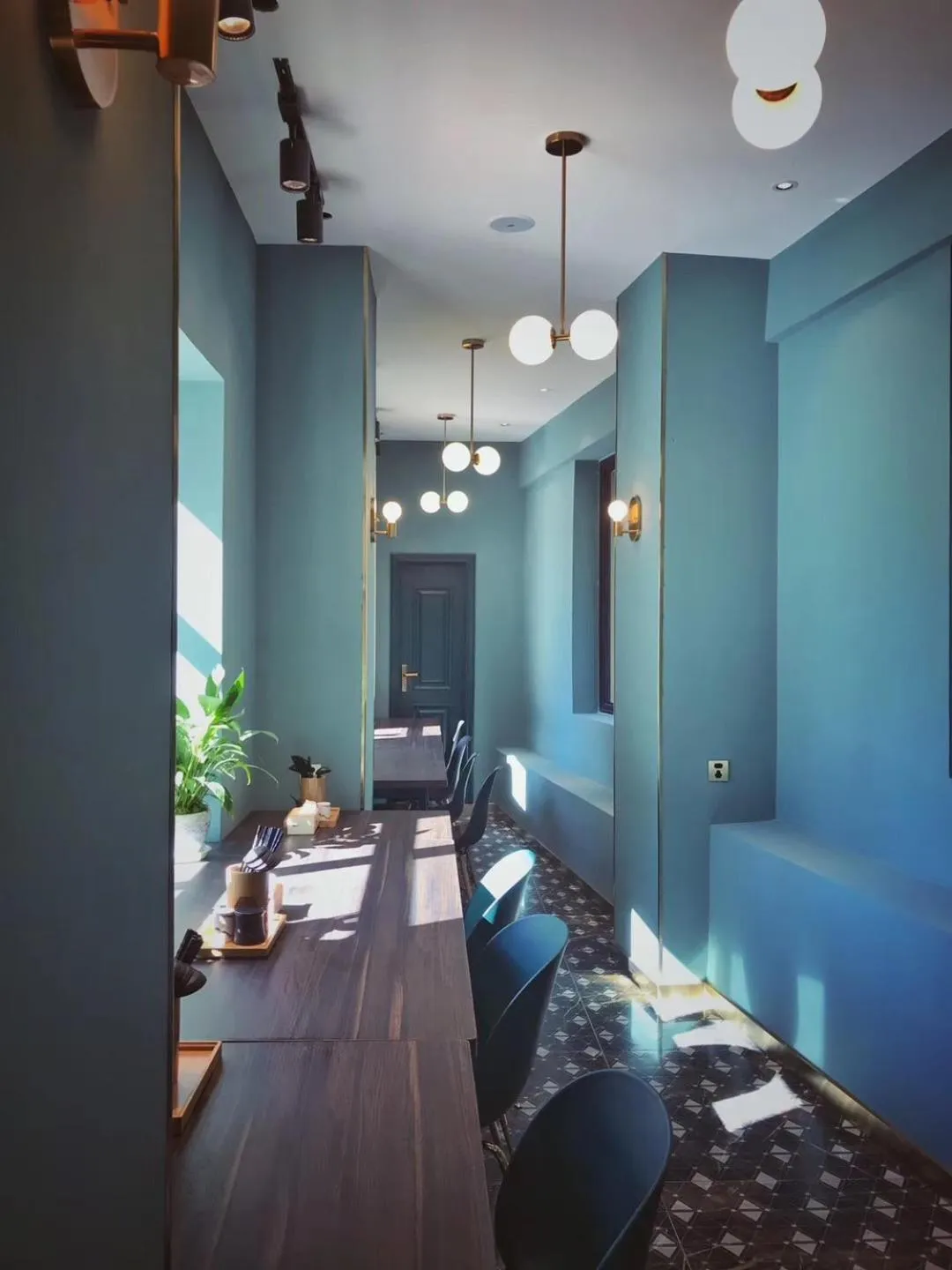 Restaurant/places to eat in Moon and Chalice Boutique Hotel