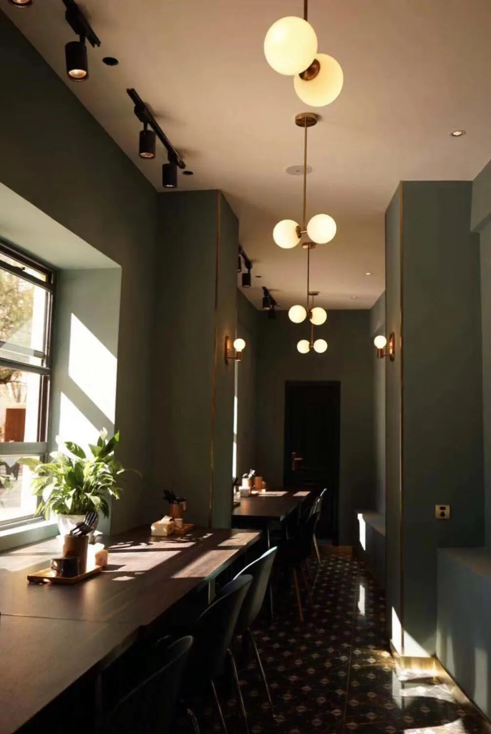 Restaurant/places to eat in Moon and Chalice Boutique Hotel