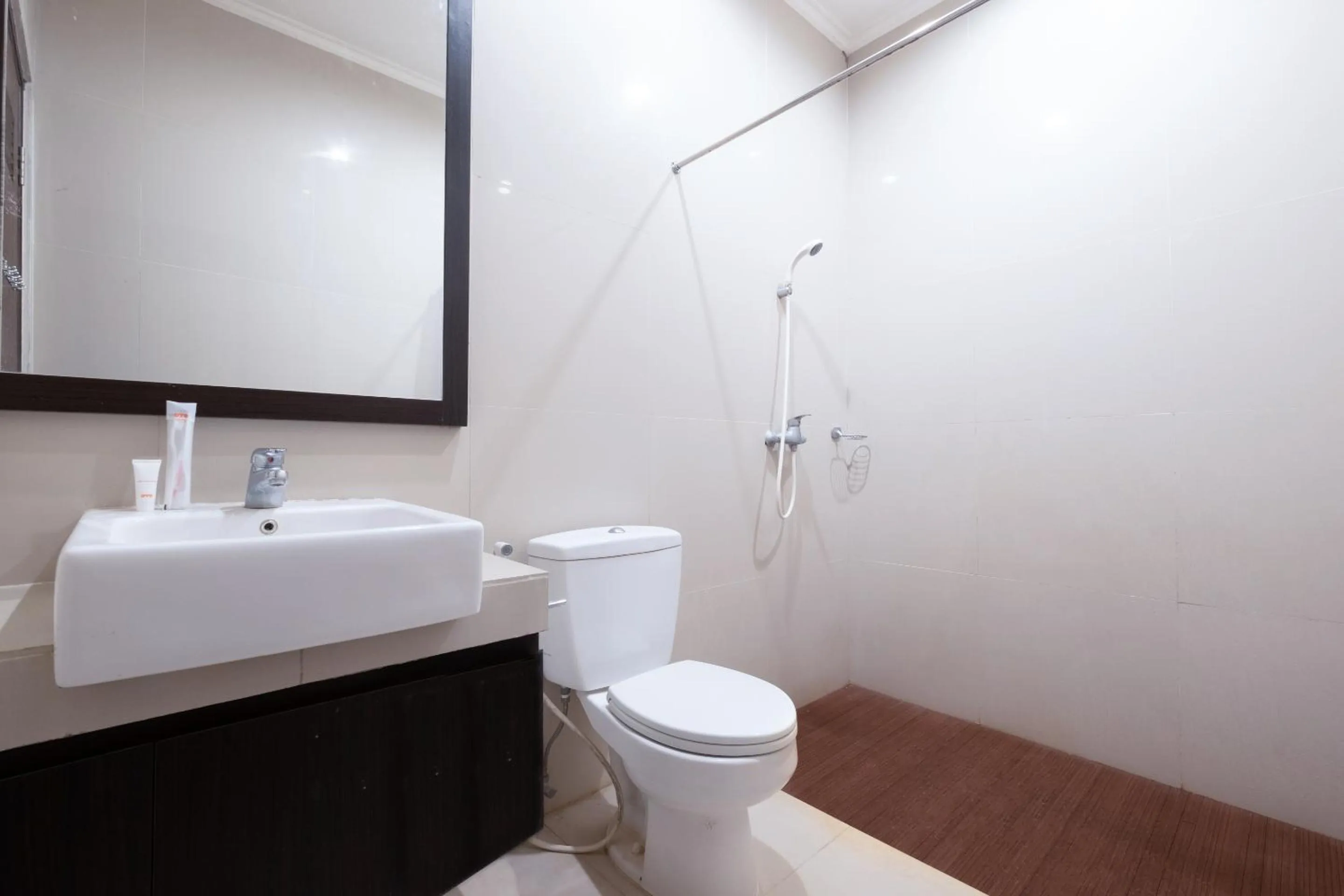 Bathroom in Hotel Bumi Aditya