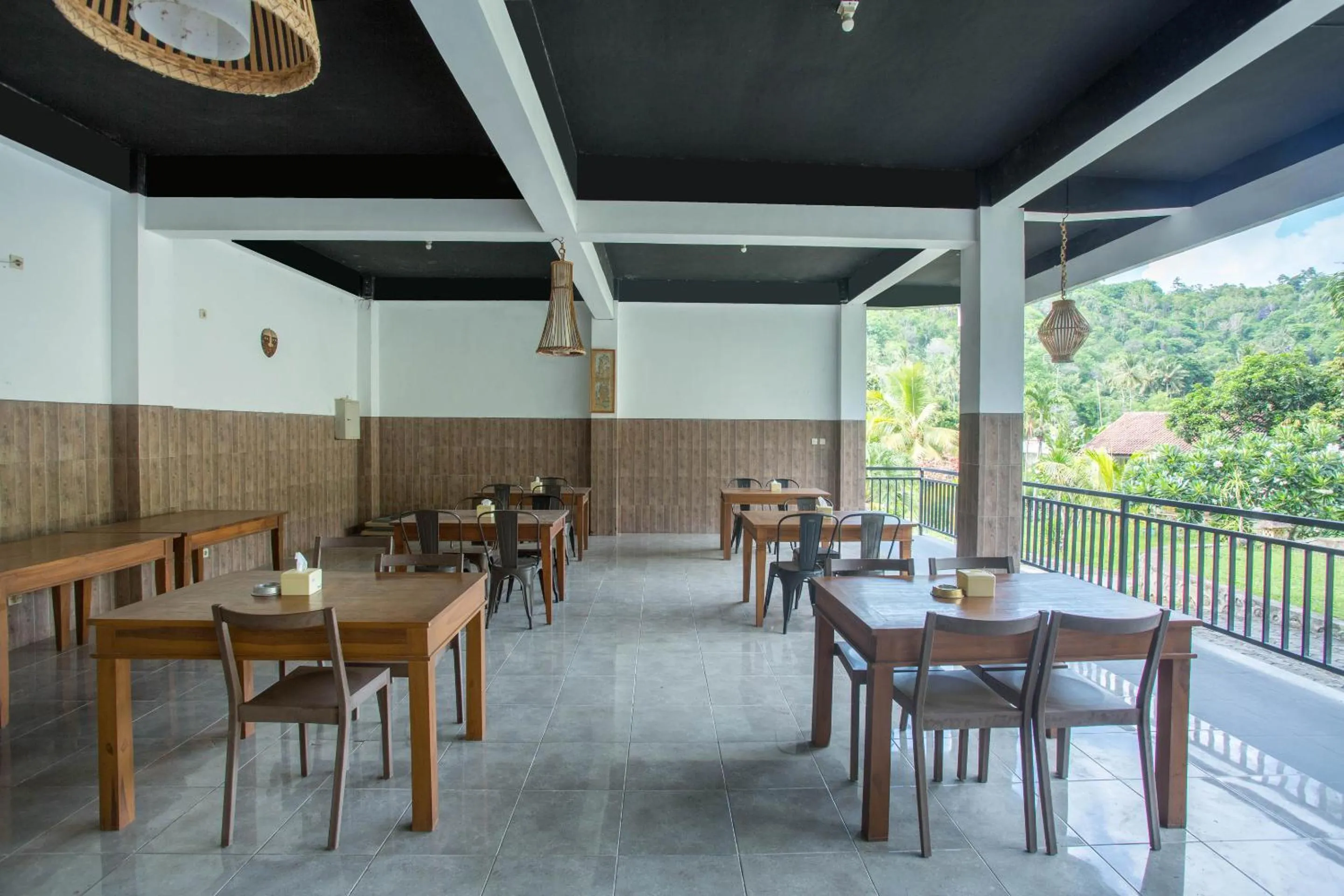 Restaurant/places to eat in Hotel Bumi Aditya