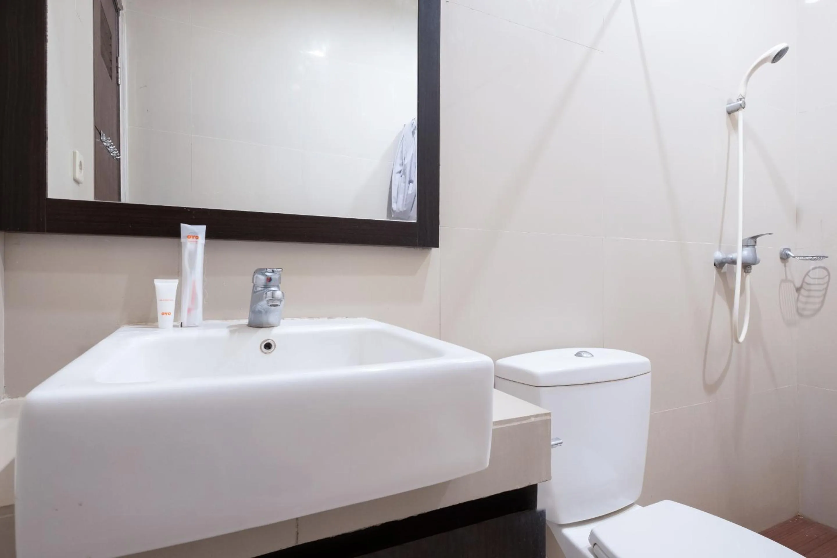 Bathroom in Hotel Bumi Aditya