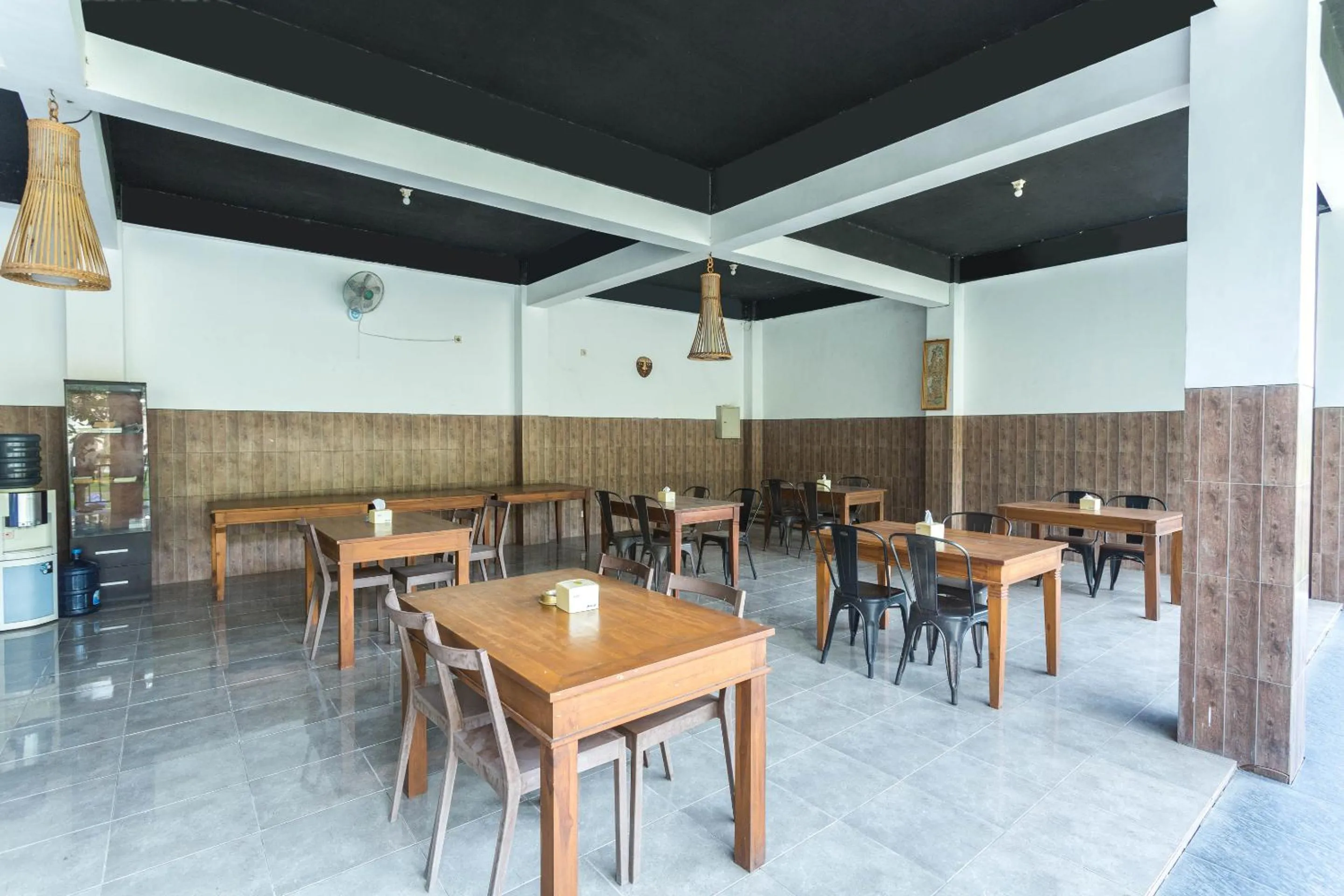 Restaurant/places to eat in Hotel Bumi Aditya