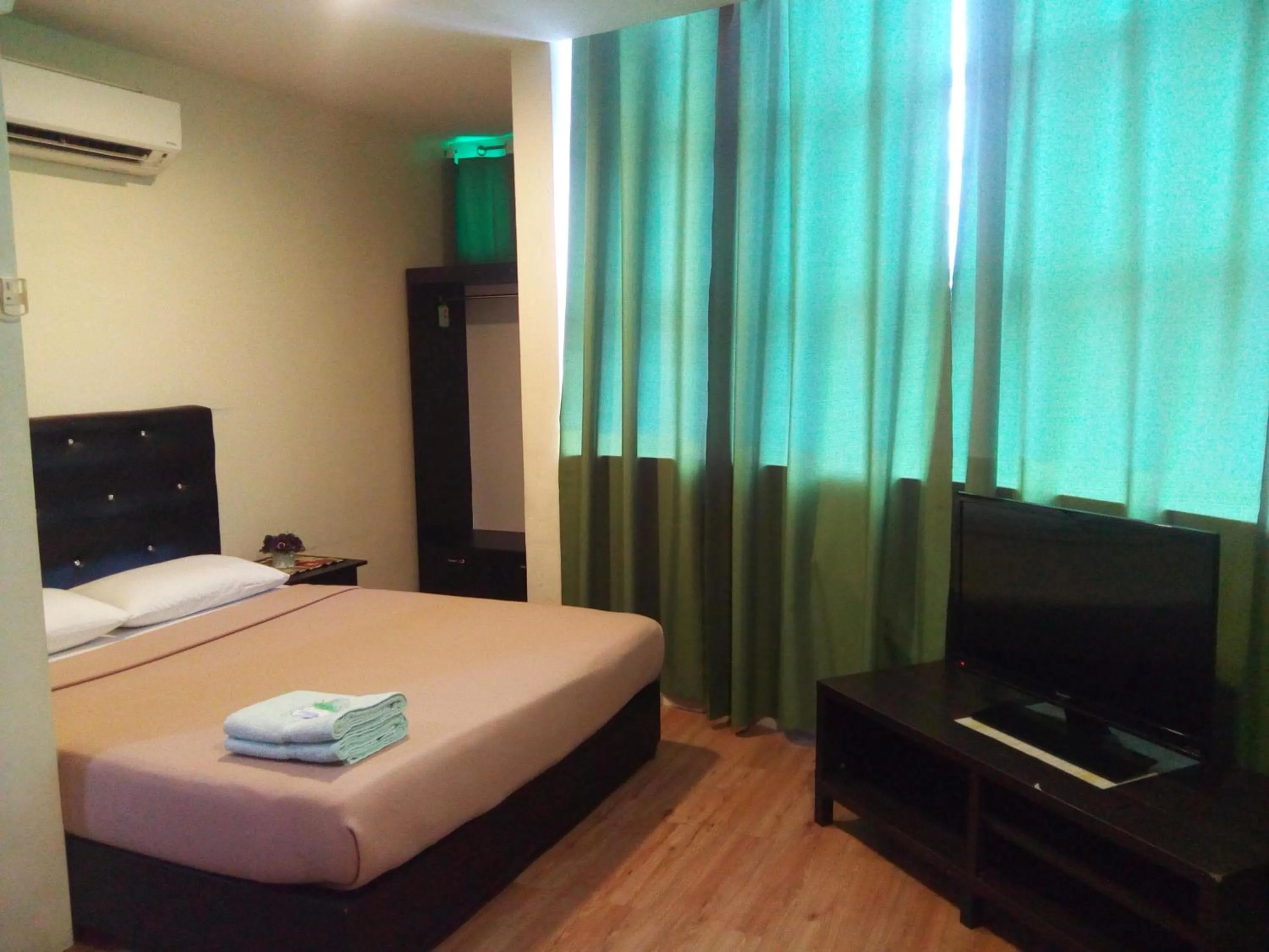 Bed in BINKHALED HOTEL