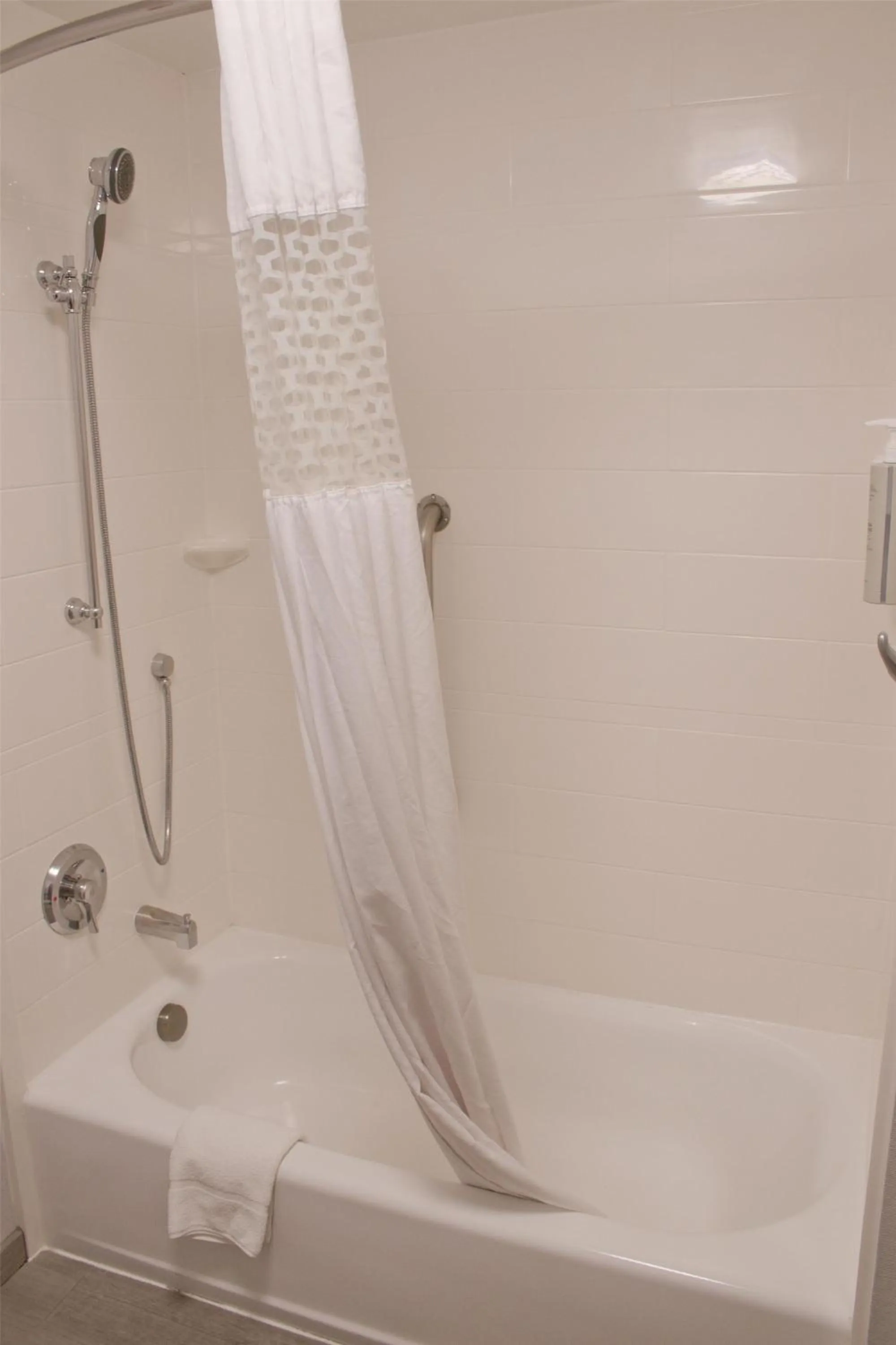Bathroom in Hampton Inn & Suites Denver-Speer Boulevard