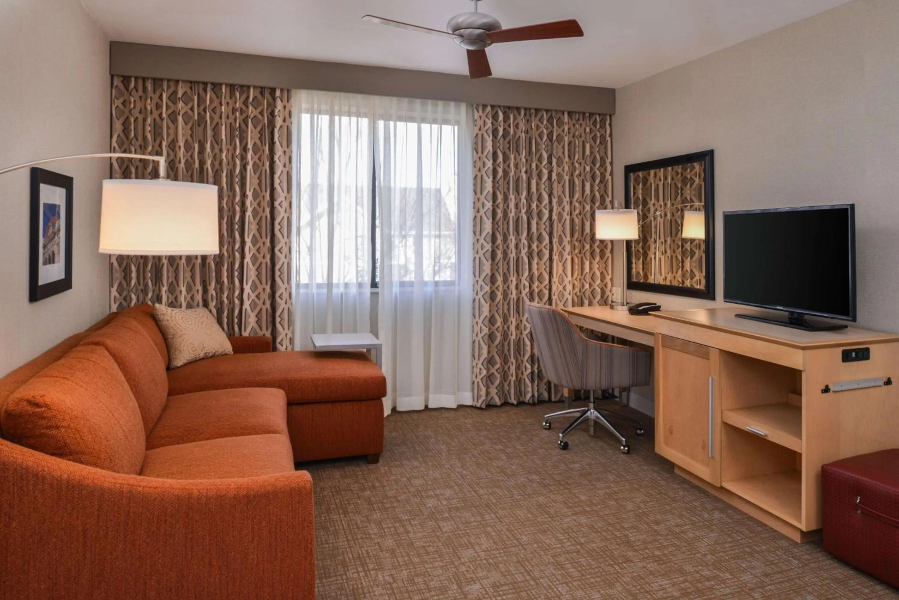 Living room in Hampton Inn & Suites Denver-Speer Boulevard