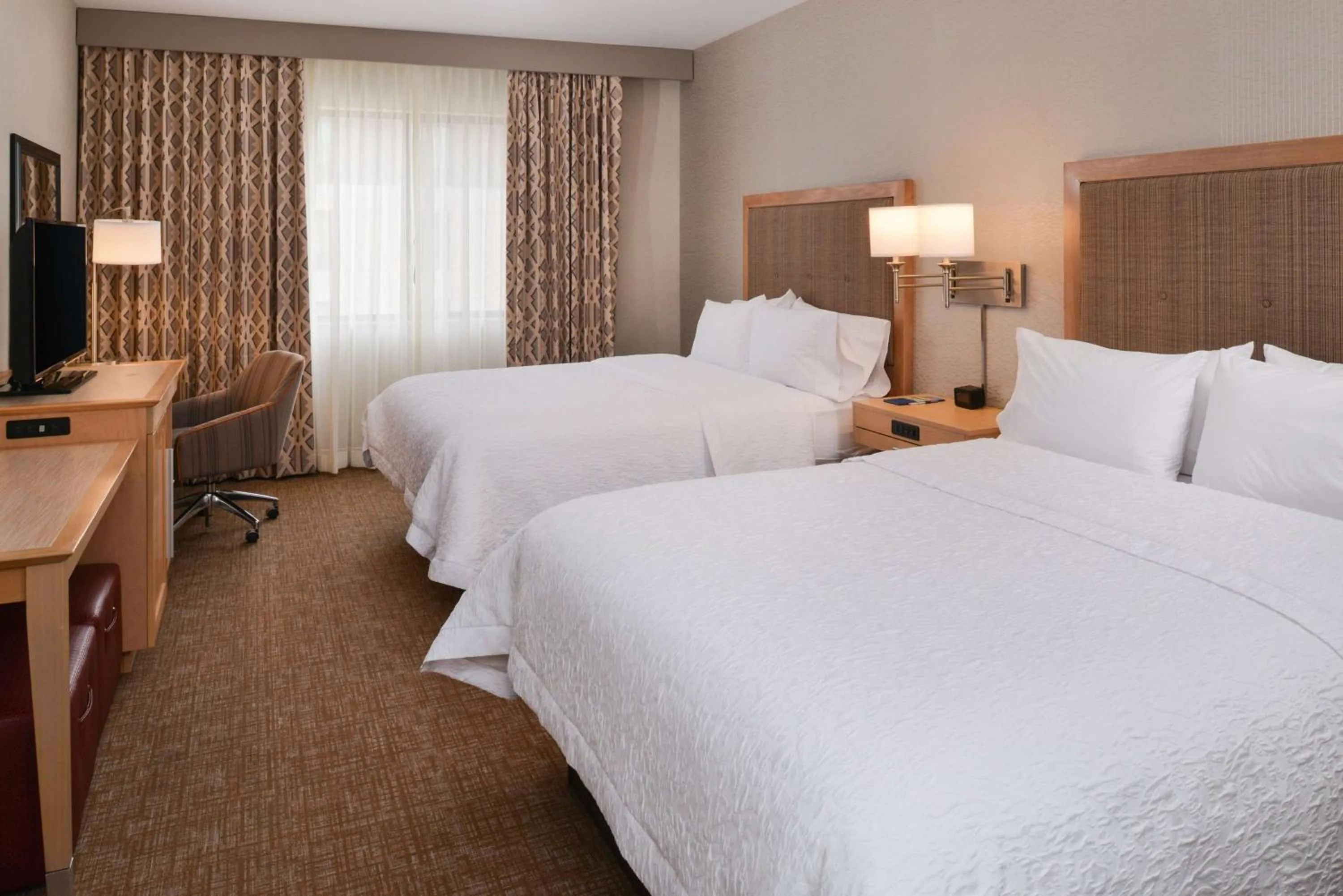 Bed in Hampton Inn & Suites Denver-Speer Boulevard