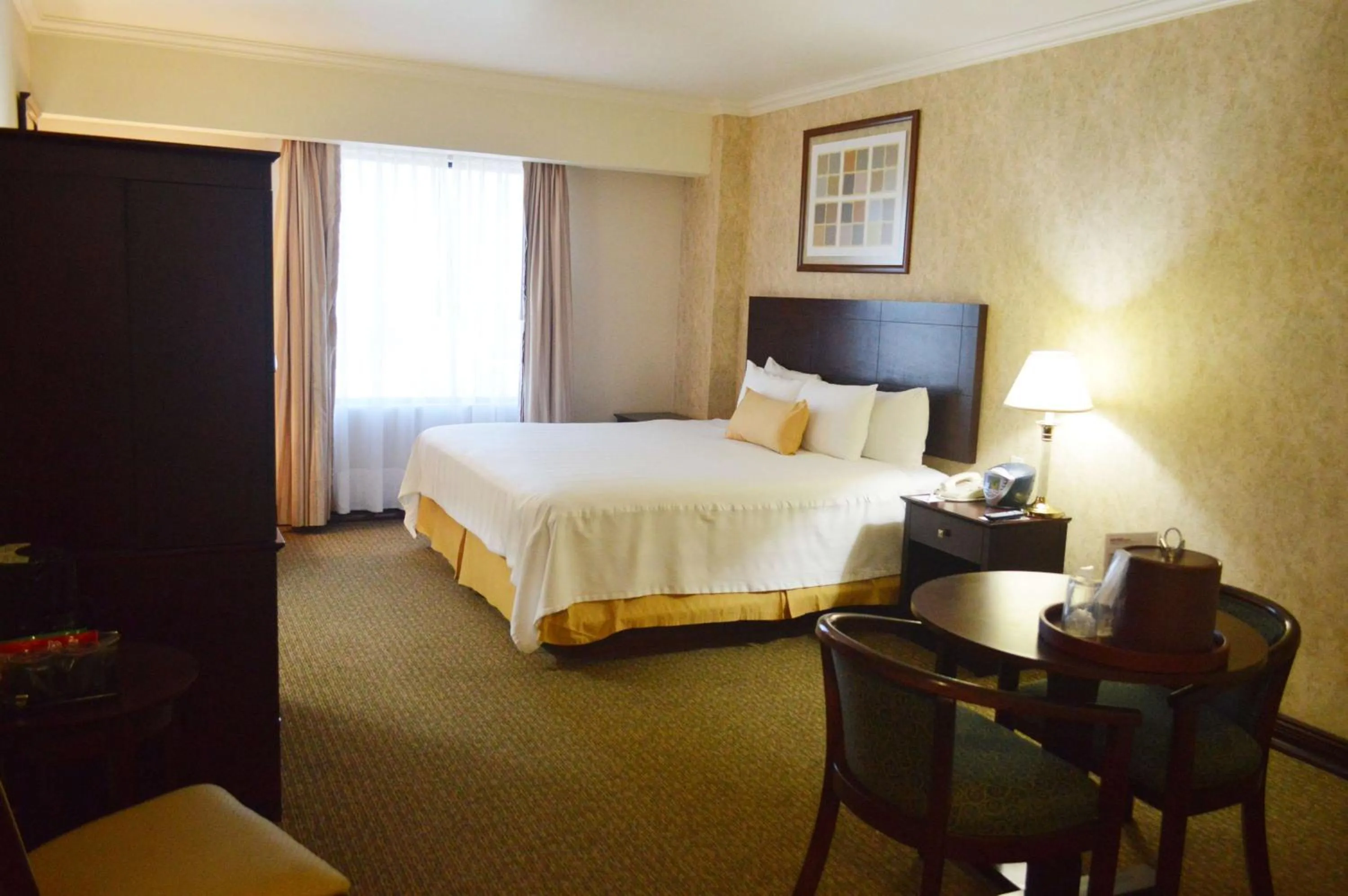 Photo of the whole room, Bed in Best Western PLUS Nuevo Laredo Inn & Suites