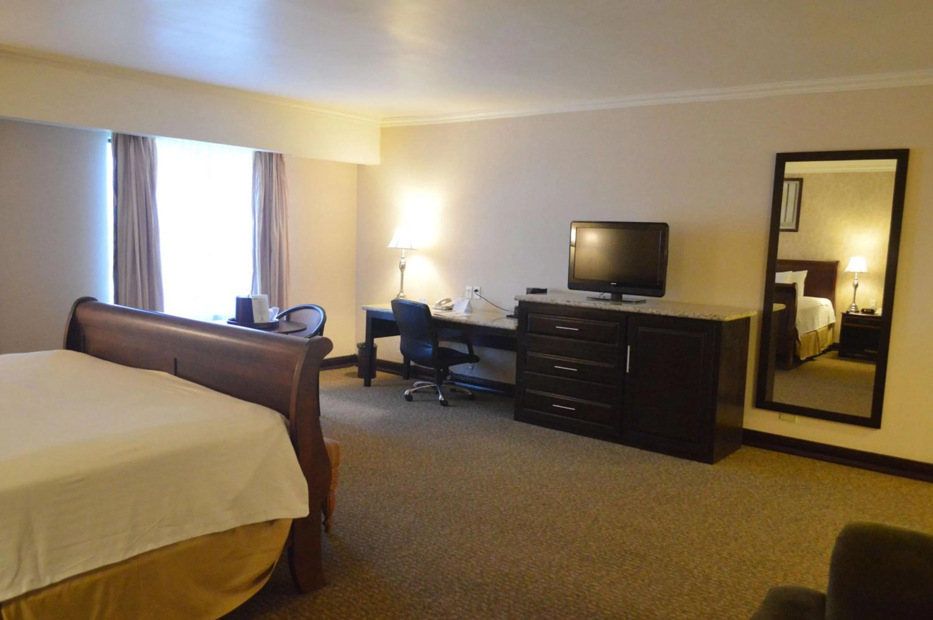Photo of the whole room, Bed in Best Western PLUS Nuevo Laredo Inn & Suites