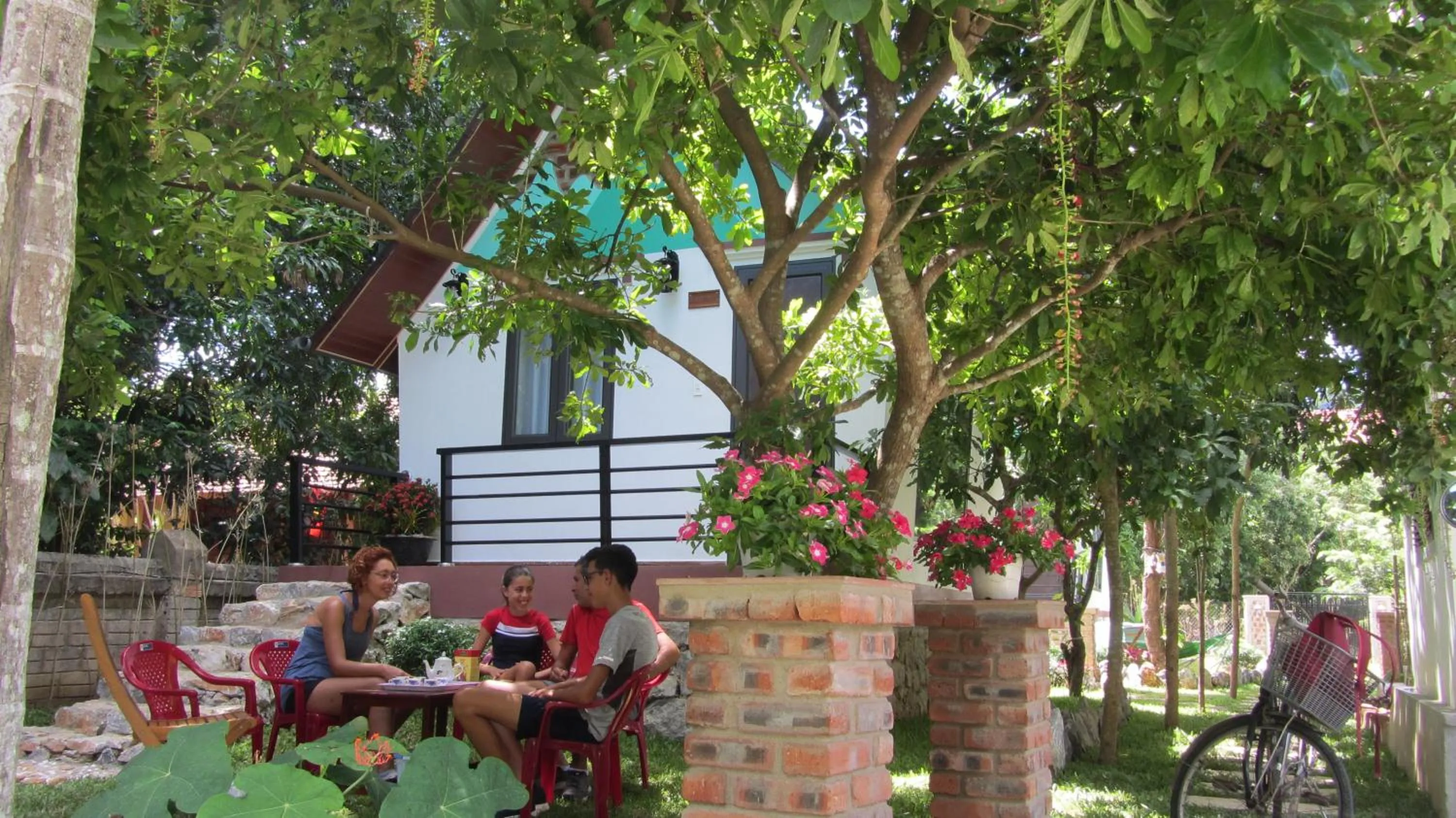 Garden view in Tropical Valley Homestay - Villas