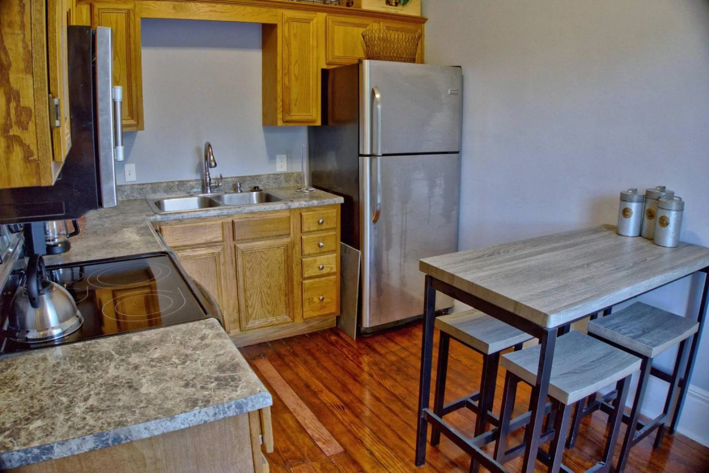 Kitchen or kitchenette in Beautiful 6 Bed, 5 Bath Historic Savannah Home