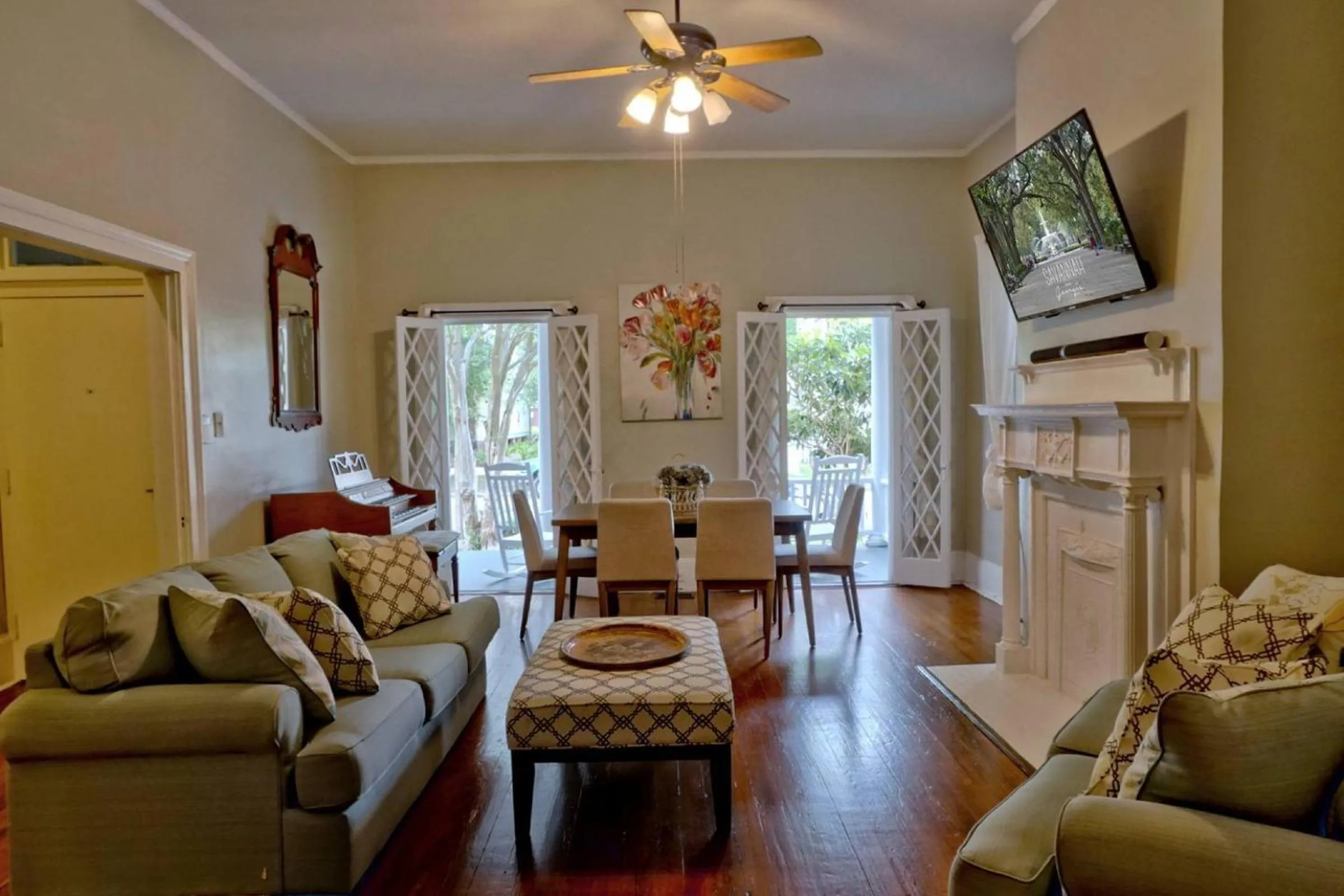 Living room in Beautiful 6 Bed, 5 Bath Historic Savannah Home