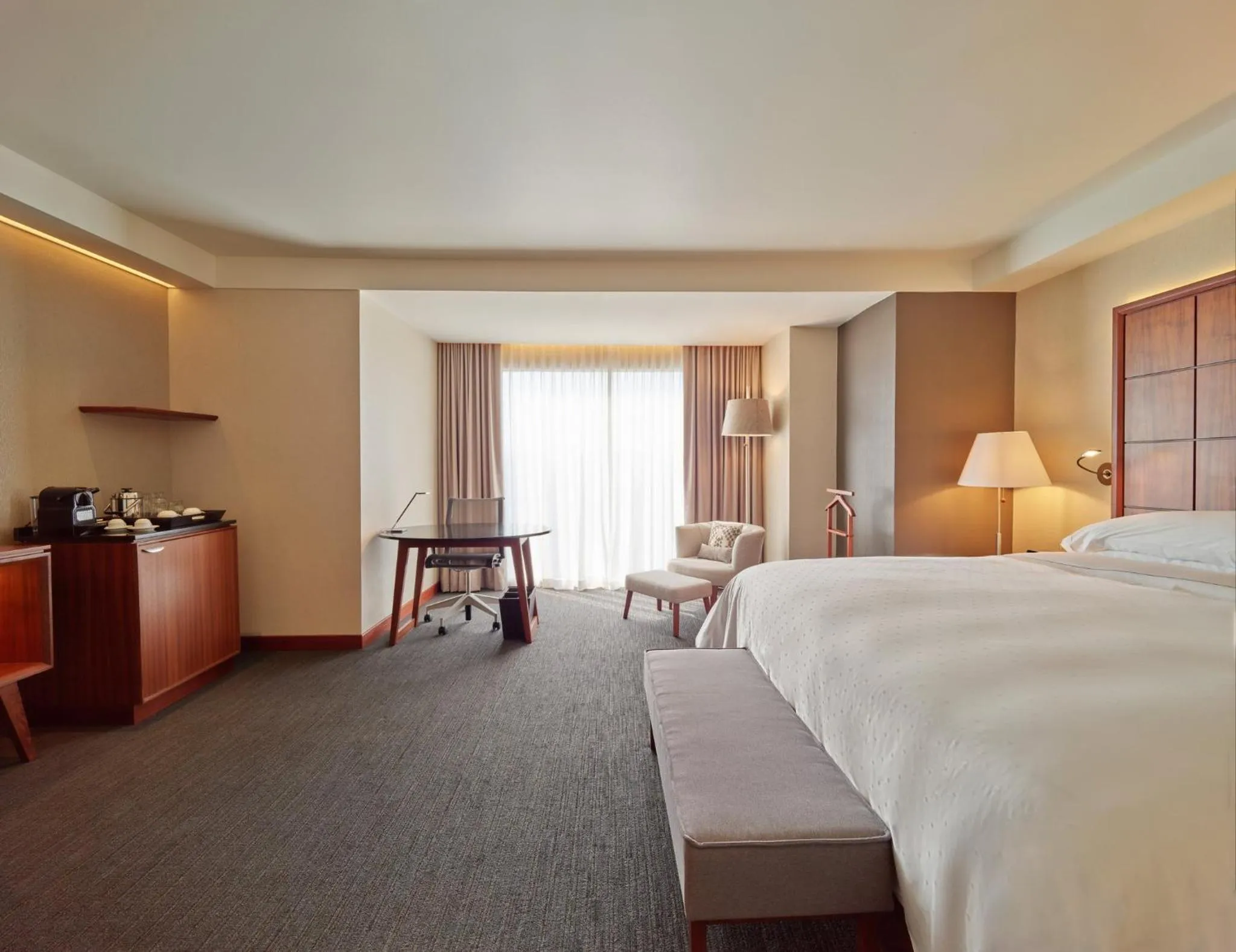 Photo of the whole room, Bed in Grand Fiesta Americana Chapultepec