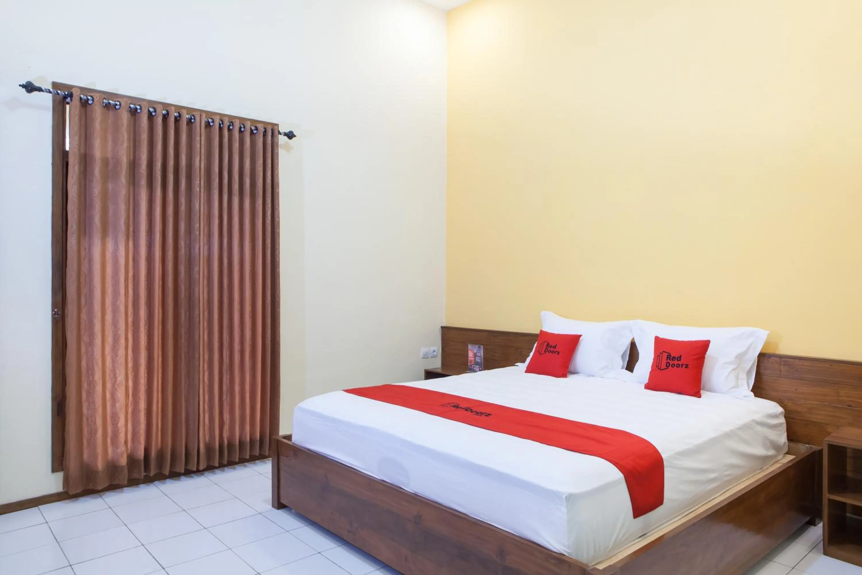 Bedroom, Bed in RedDoorz near Baluran National Park