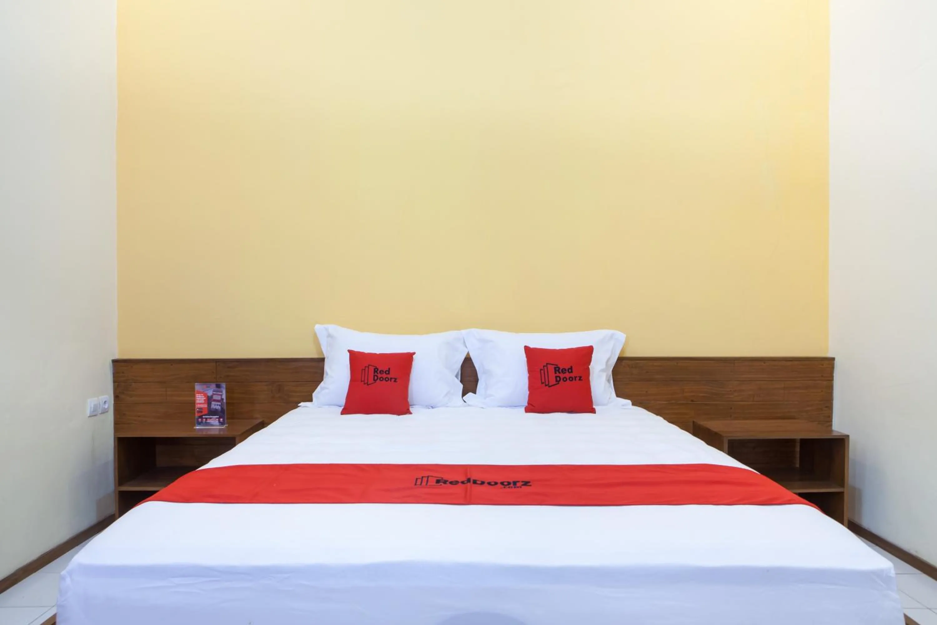 Bedroom, Bed in RedDoorz near Baluran National Park