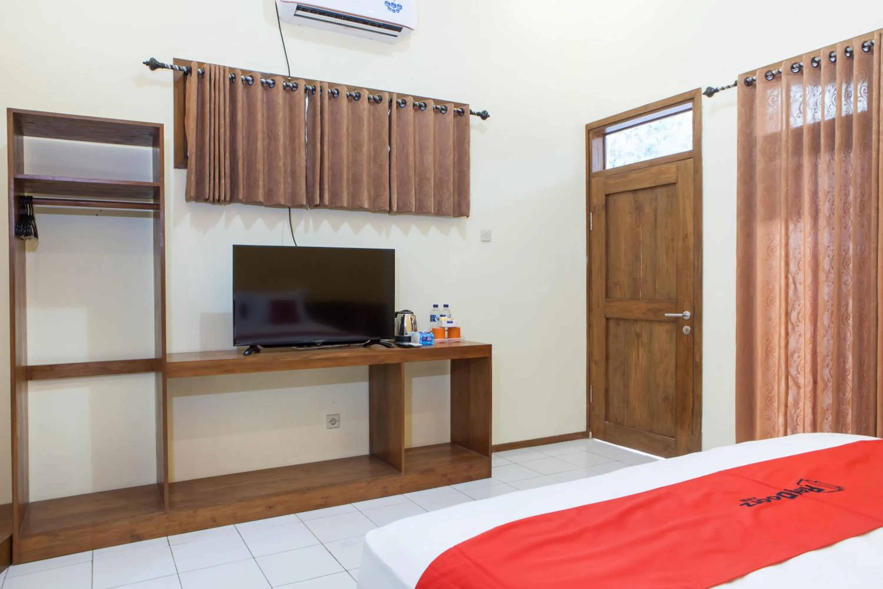 Bedroom, Bed in RedDoorz near Baluran National Park