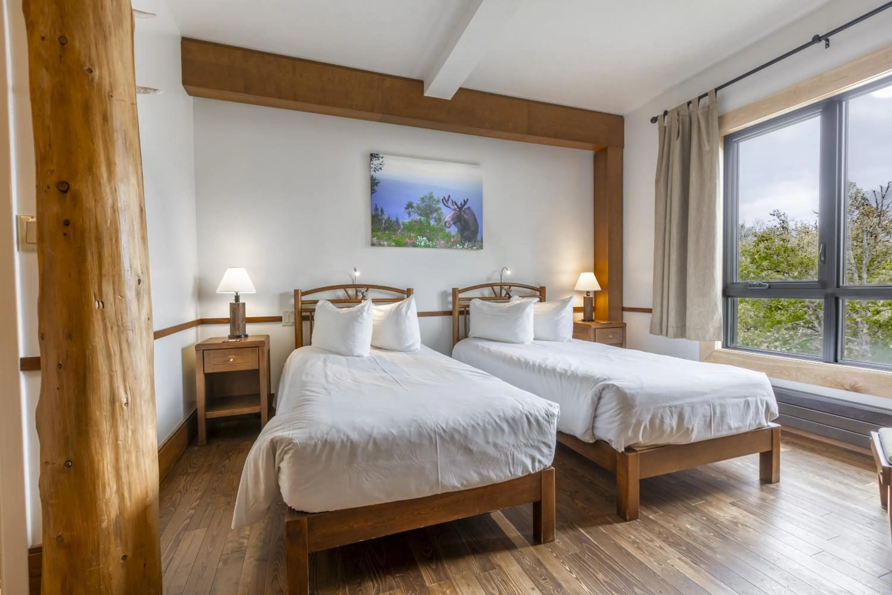 View (from property/room), Bed in Auberge de Montagne des Chic-Chocs Mountain Lodge - Sepaq