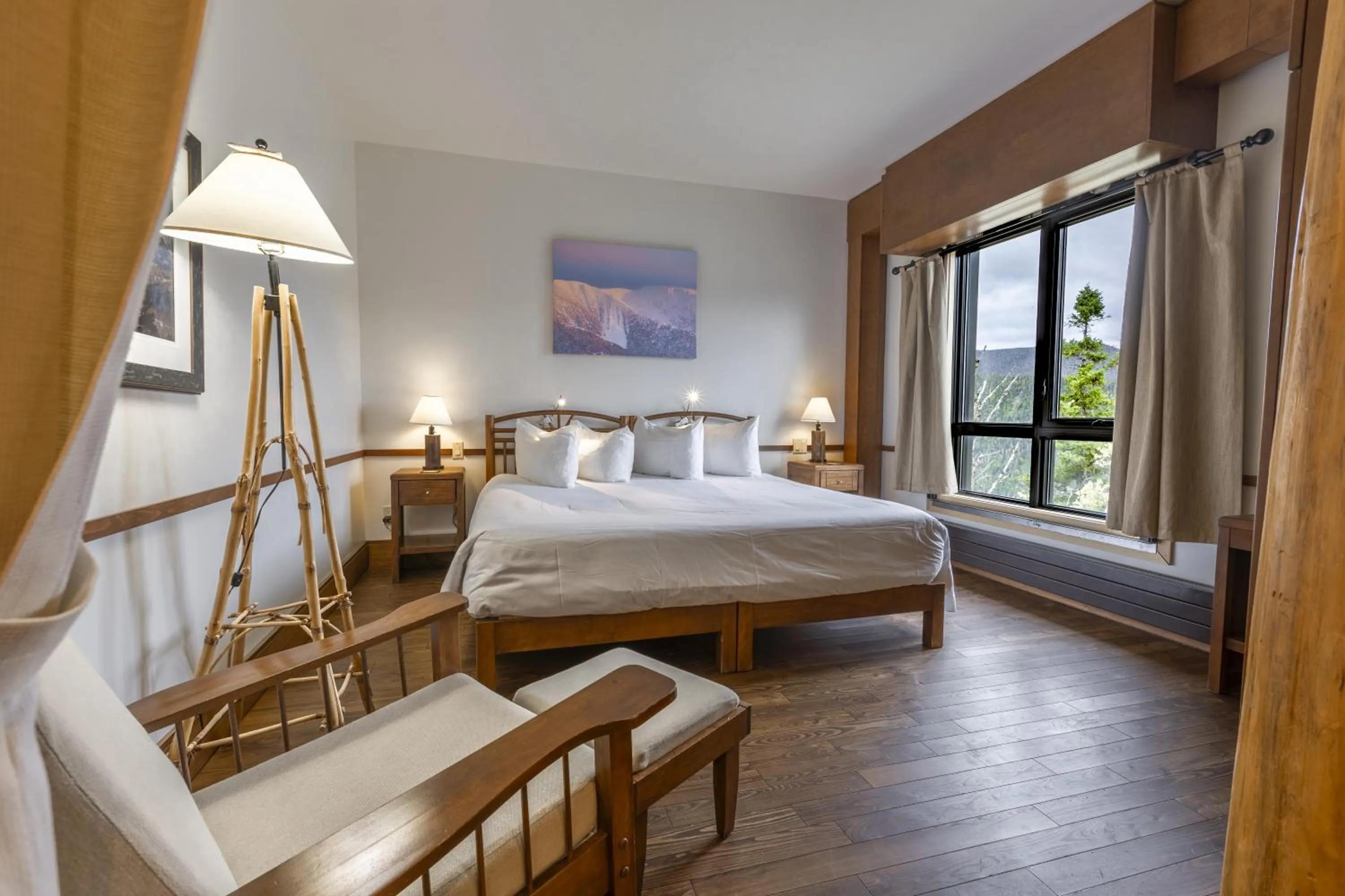 Bedroom, Bed in Auberge de Montagne des Chic-Chocs Mountain Lodge - Sepaq