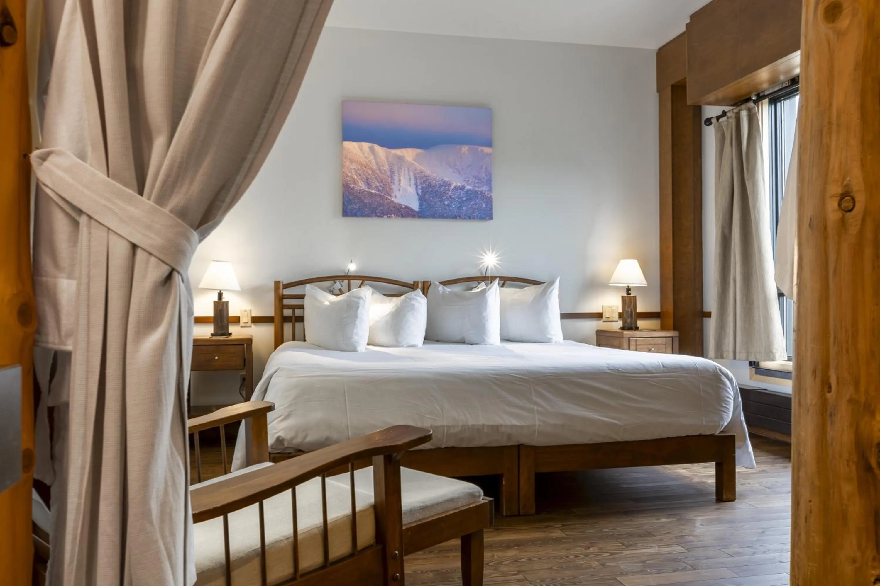Bed in Auberge de Montagne des Chic-Chocs Mountain Lodge - Sepaq