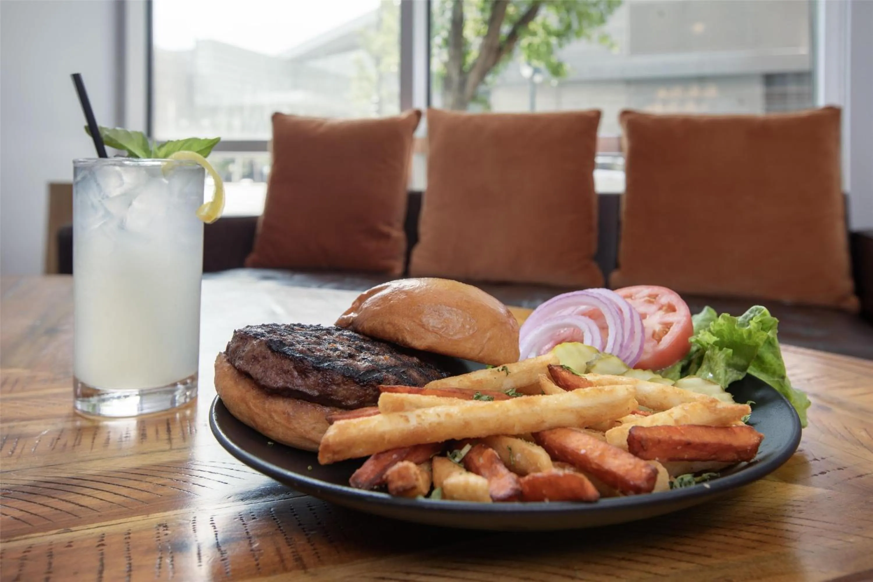 Lounge or bar in Hilton Garden Inn Denver Downtown