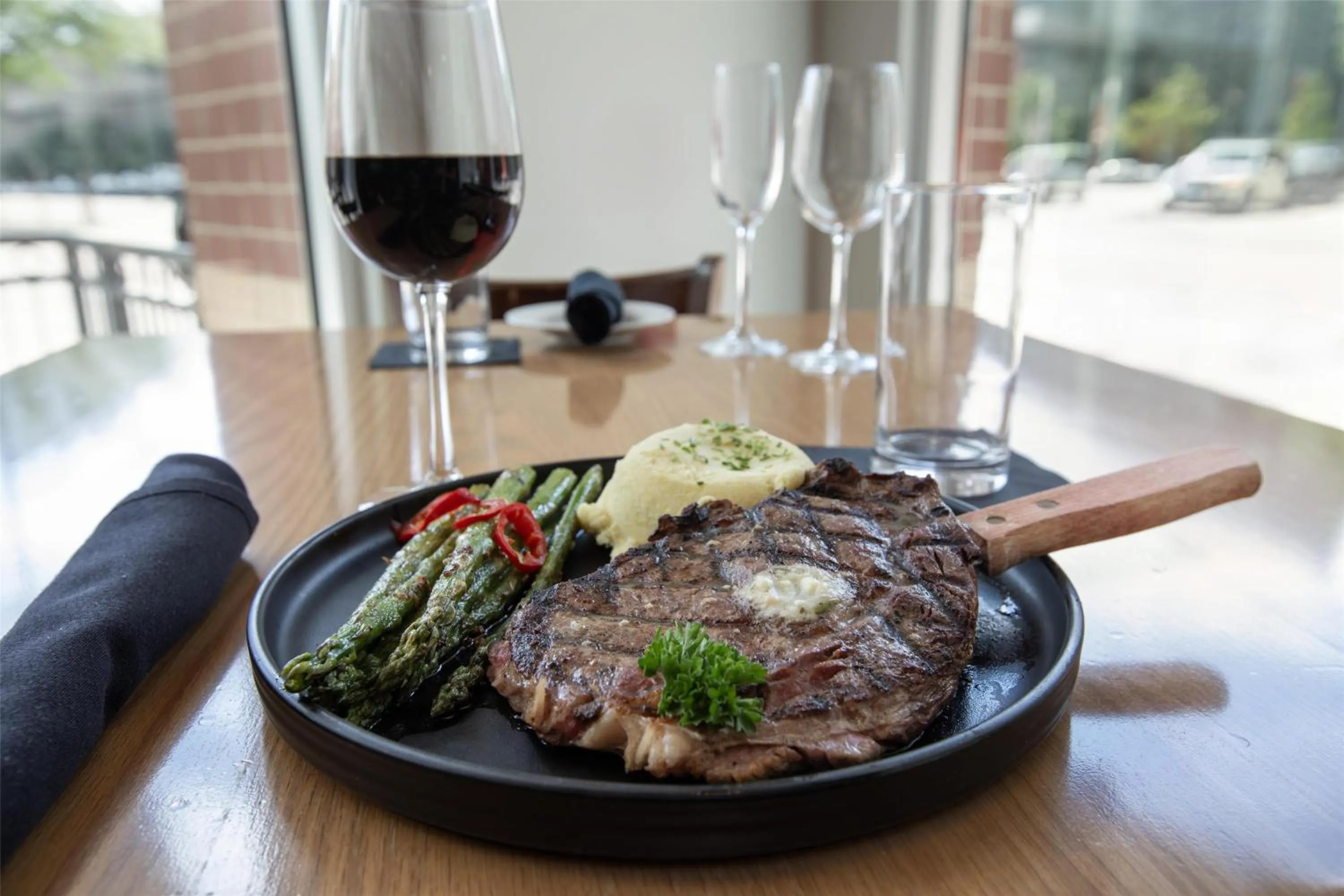 Lounge or bar in Hilton Garden Inn Denver Downtown