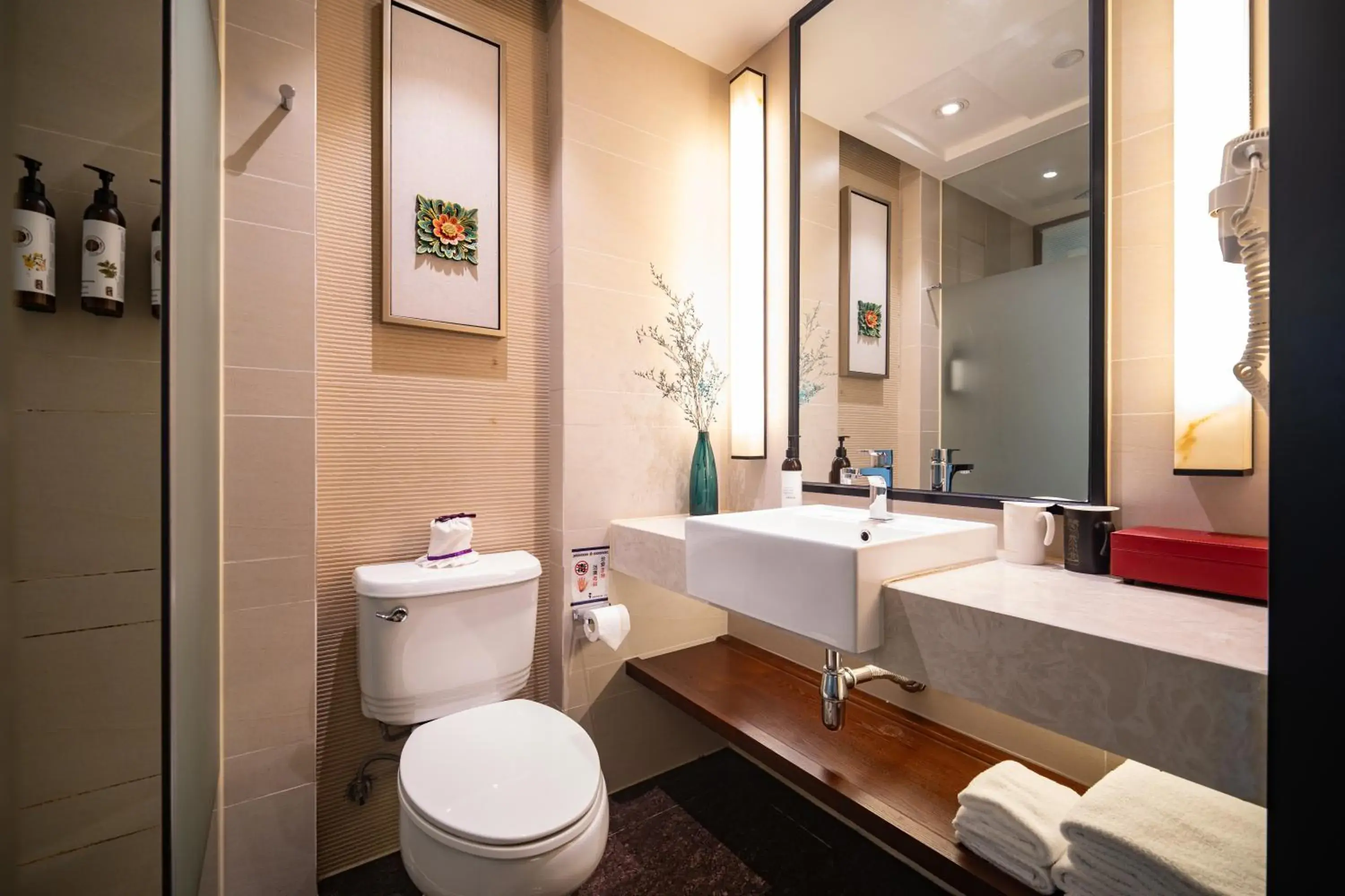 Deluxe Double Room in SSAW Boutique Hotel Ningbo CBD - Family Friendly & Business Travel Deluxe Double Room in SSAW Boutique Hotel Ningbo CBD - Family Friendly & Business Travel