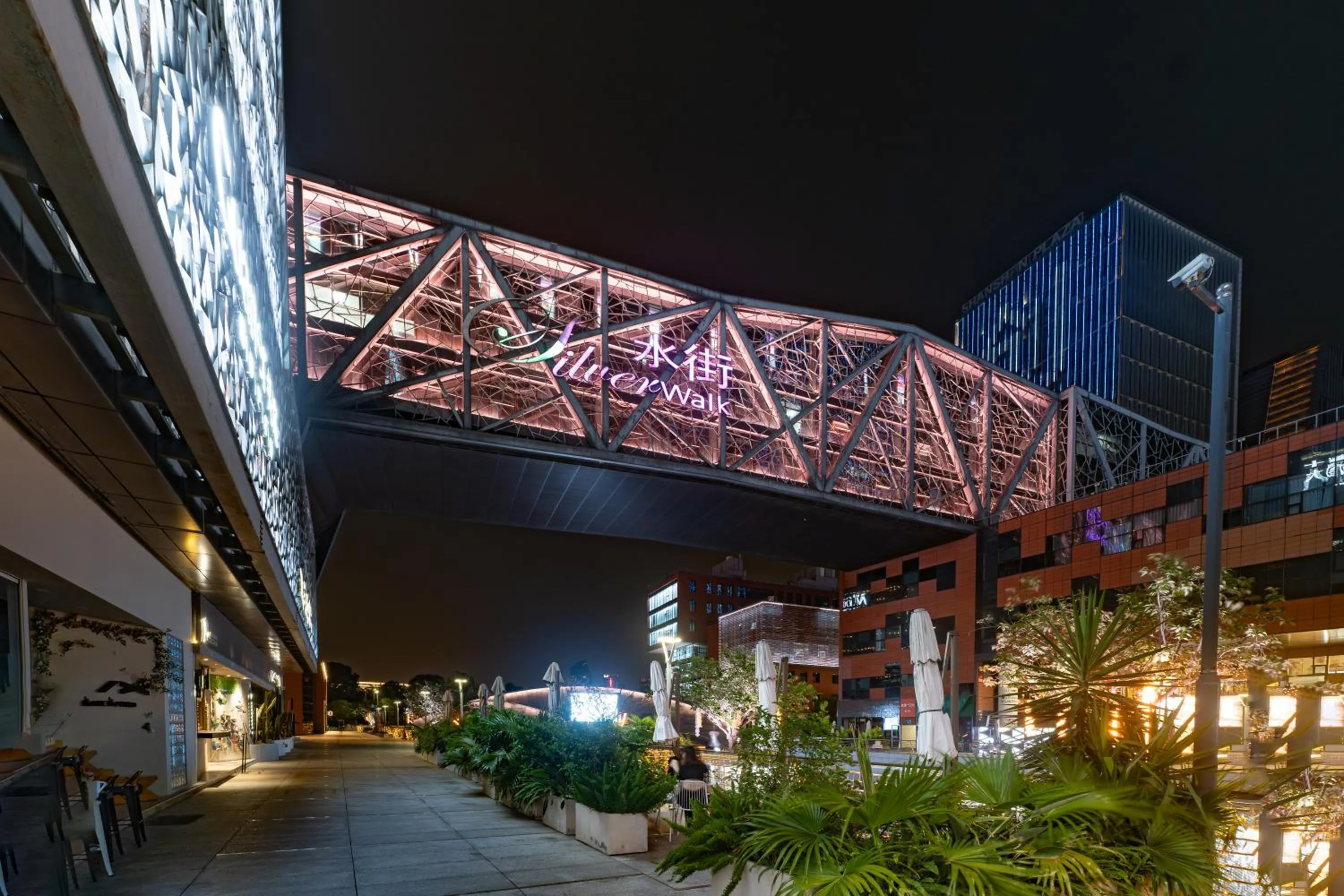 Evening entertainment in SSAW Boutique Hotel Ningbo CBD - Family Friendly & Business Travel