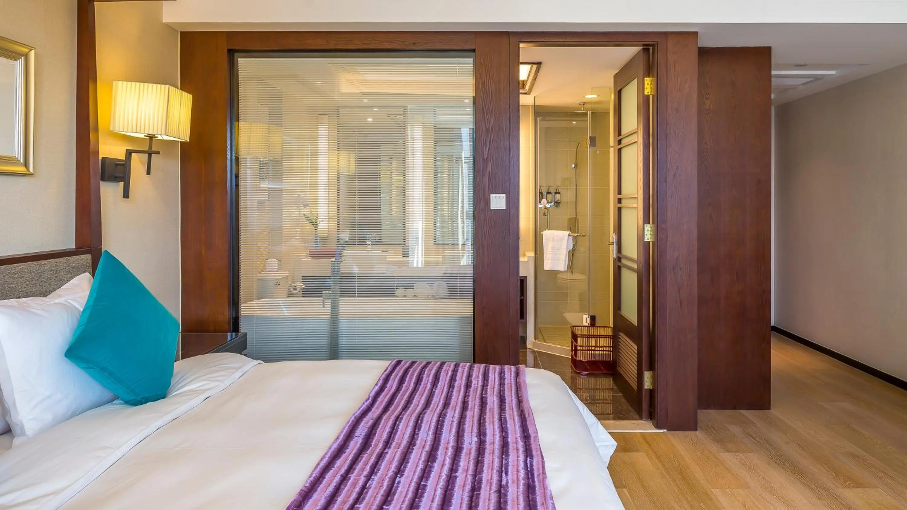 Bed in SSAW Boutique Hotel Ningbo CBD - Family Friendly & Business Travel