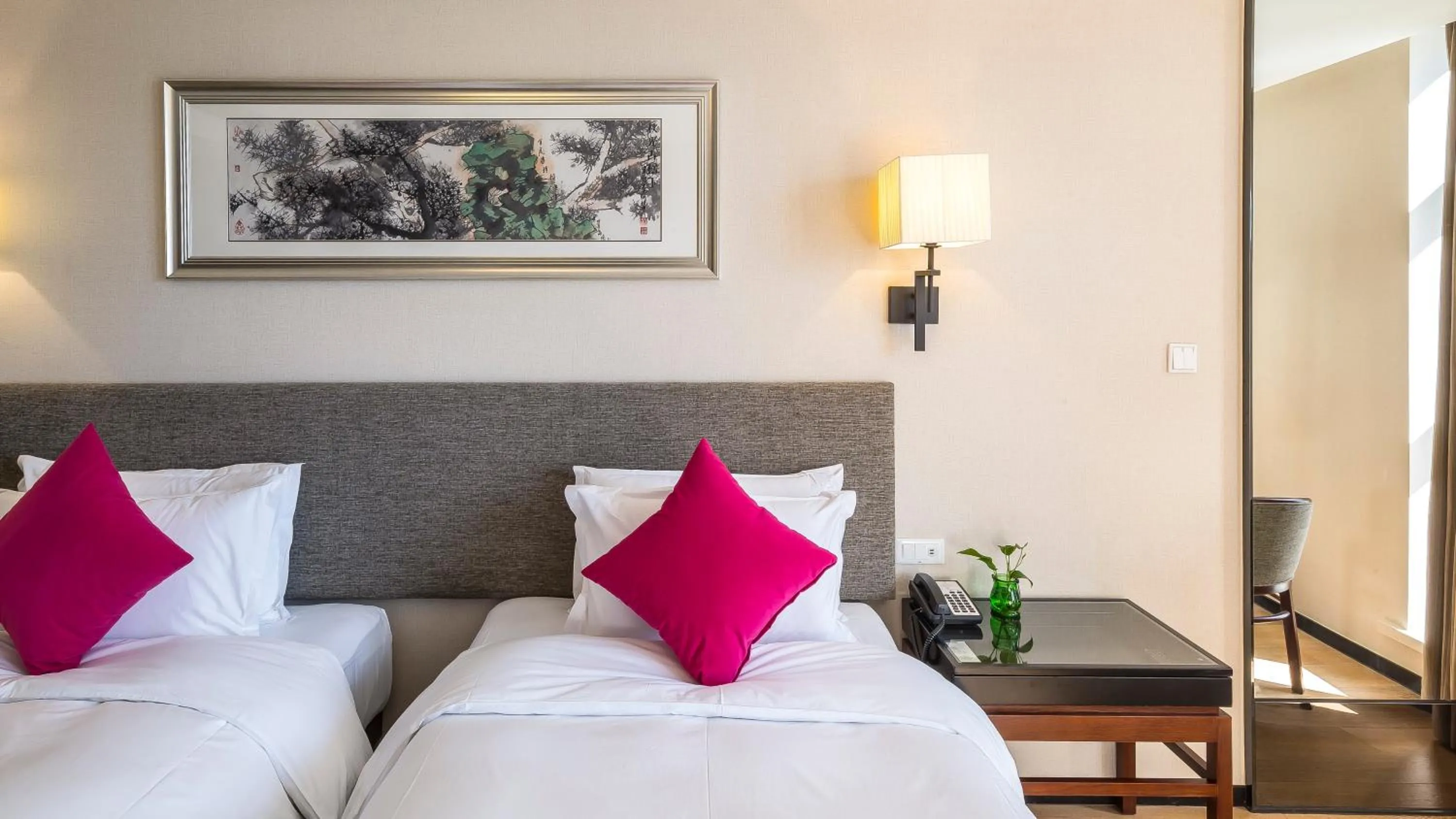 Bed in SSAW Boutique Hotel Ningbo CBD - Family Friendly & Business Travel