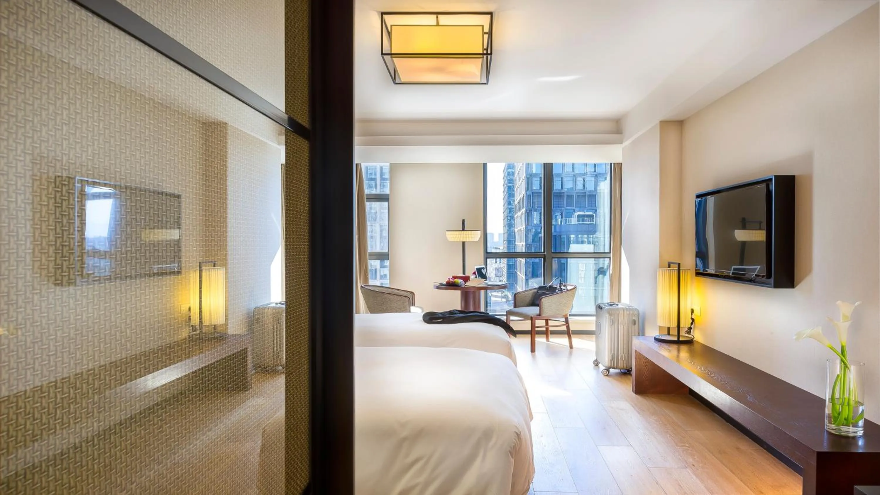 Bed in SSAW Boutique Hotel Ningbo CBD - Family Friendly & Business Travel