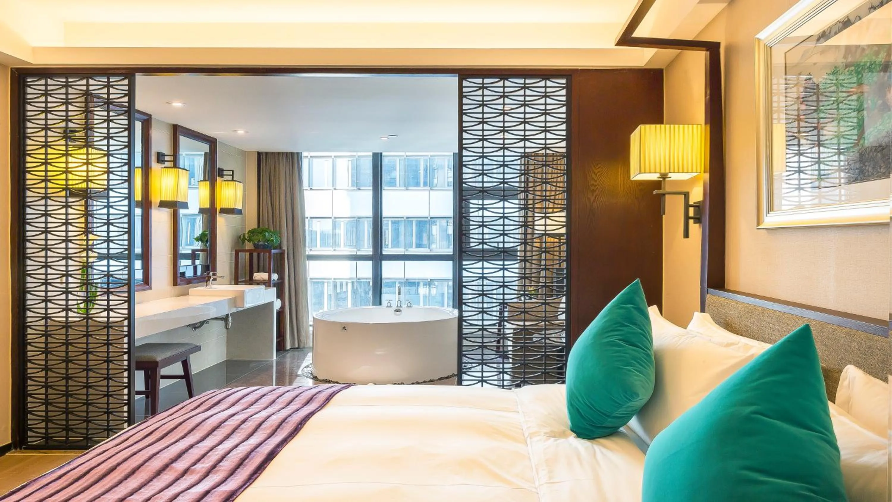 Bed in SSAW Boutique Hotel Ningbo CBD - Family Friendly & Business Travel