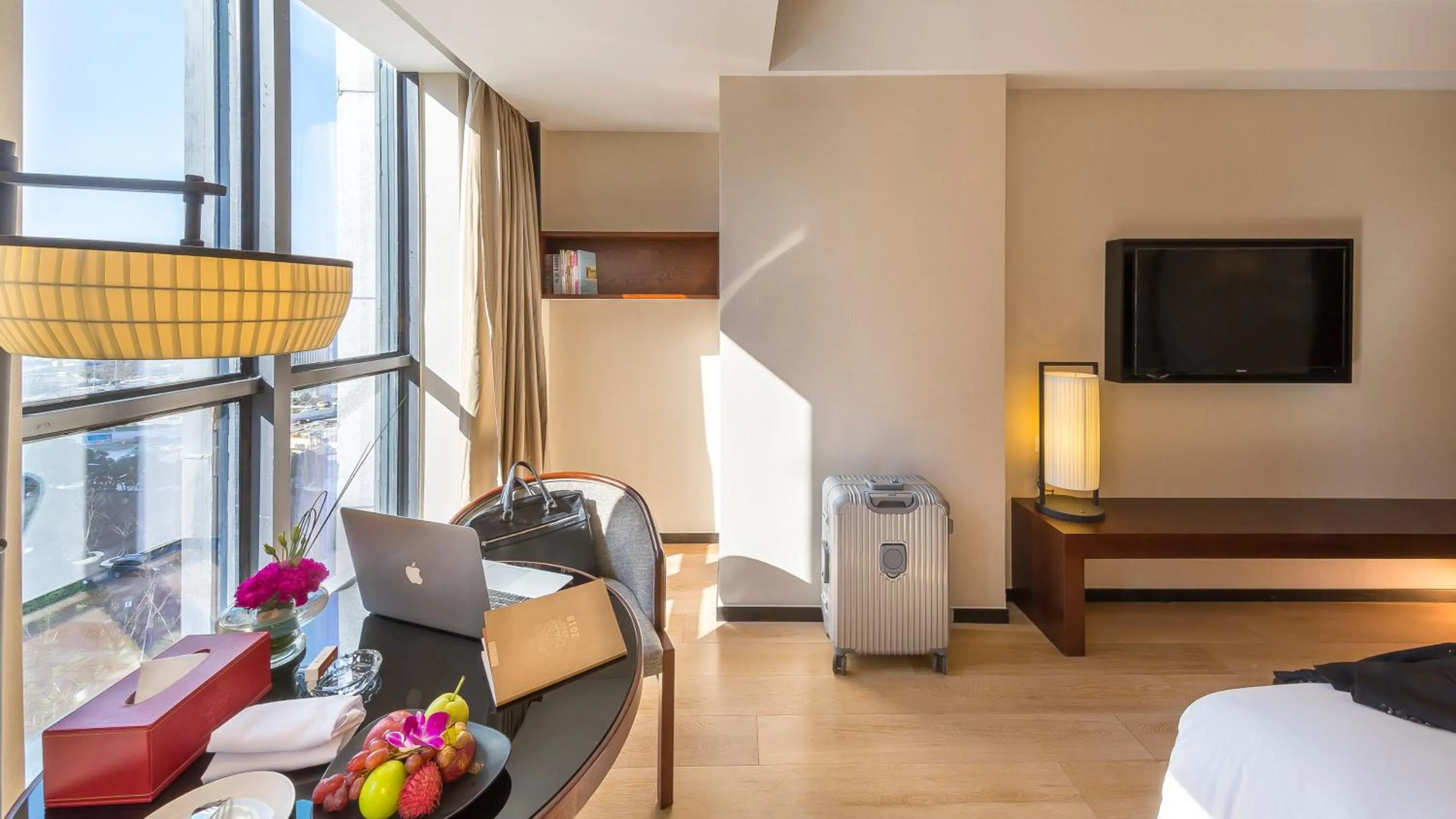 TV and multimedia, Bed in SSAW Boutique Hotel Ningbo CBD - Family Friendly & Business Travel