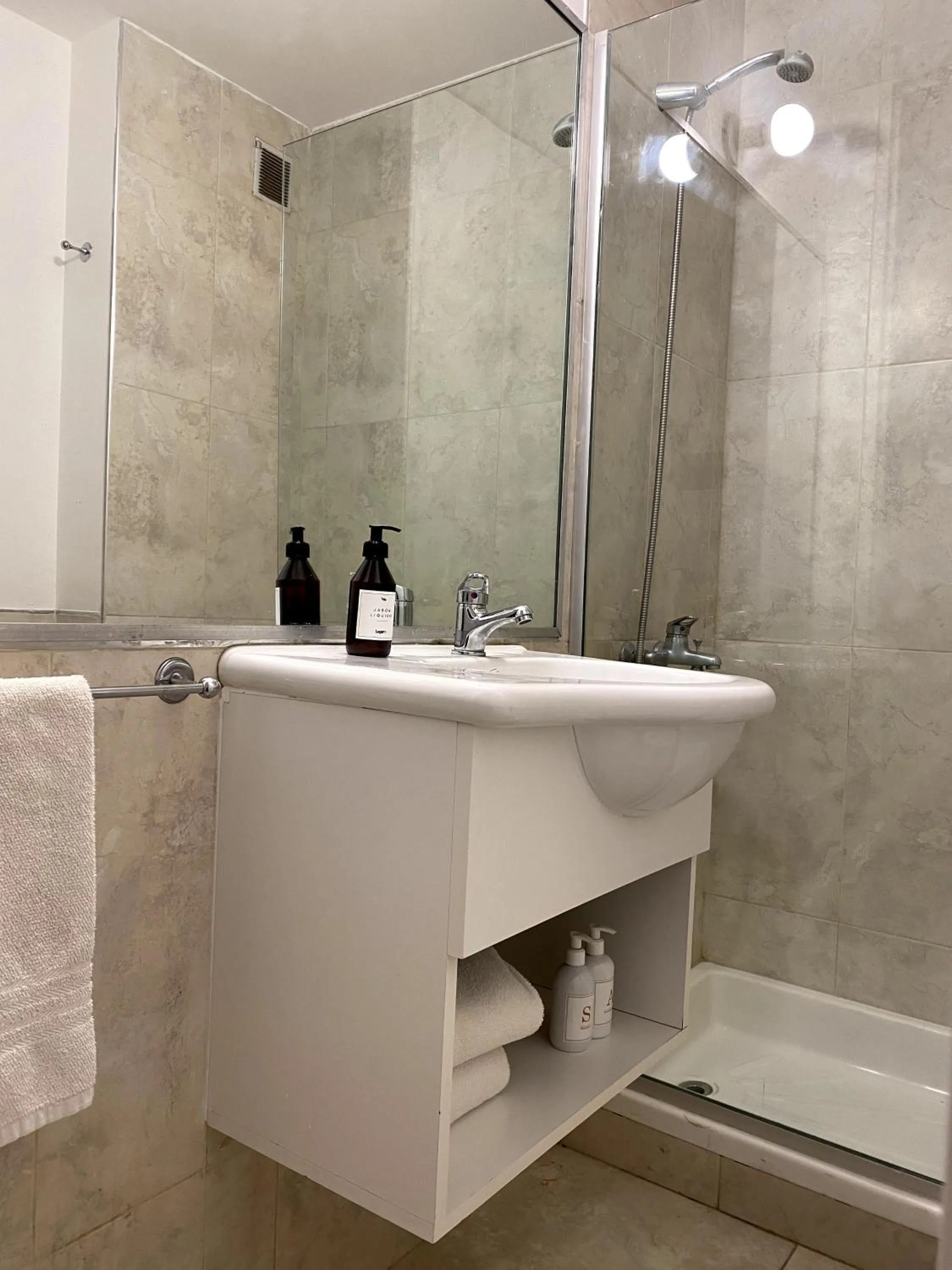 Bathroom in Departamentos Lugar