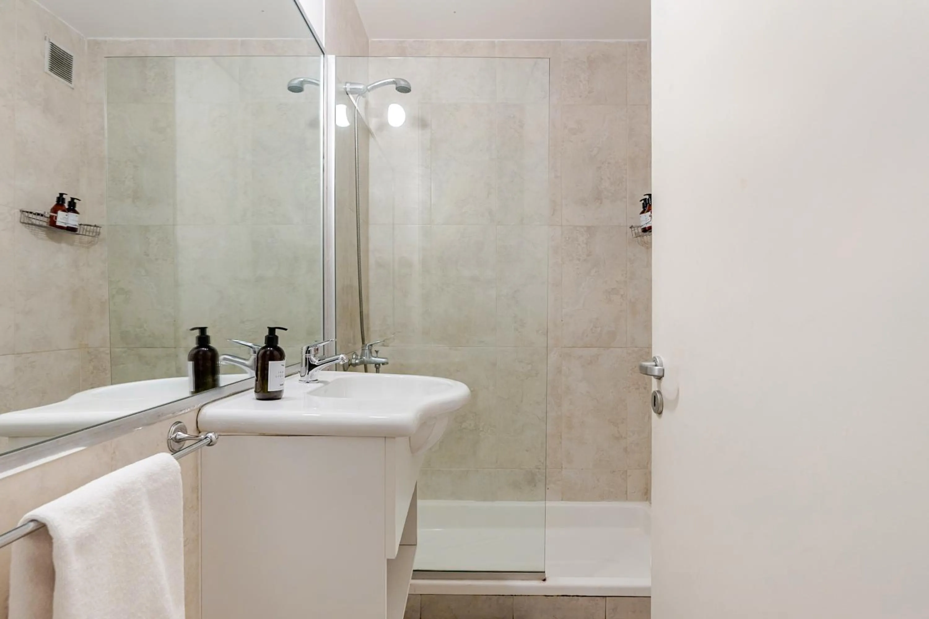 Bathroom in Departamentos Lugar