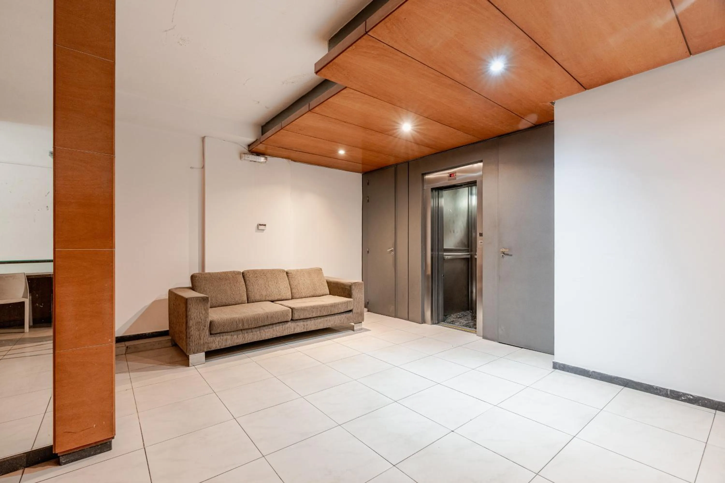 Property building in Departamentos Lugar