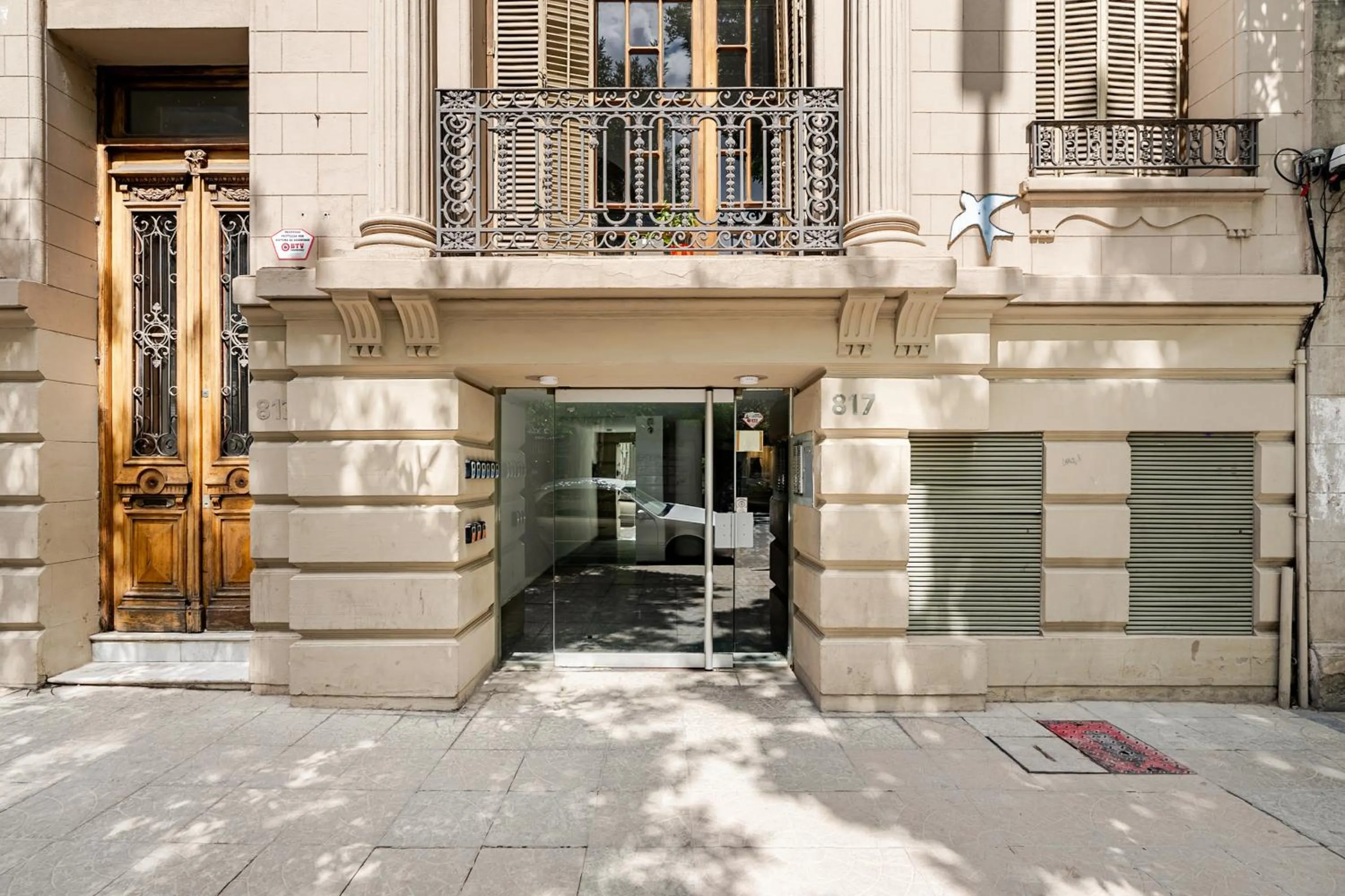 Property building in Departamentos Lugar