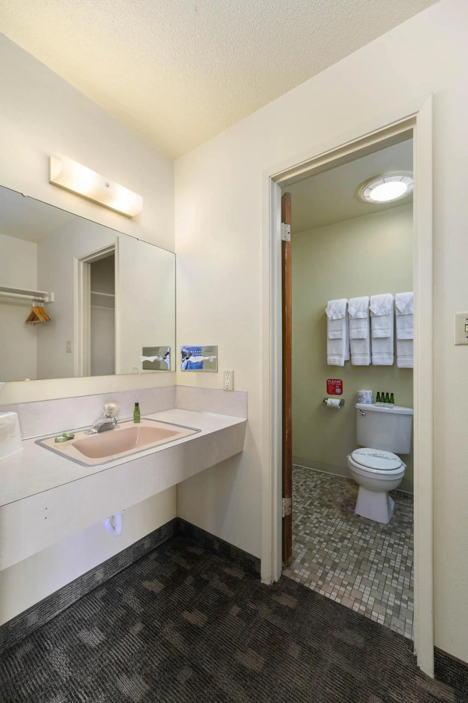 Bathroom in Cocusa Motel