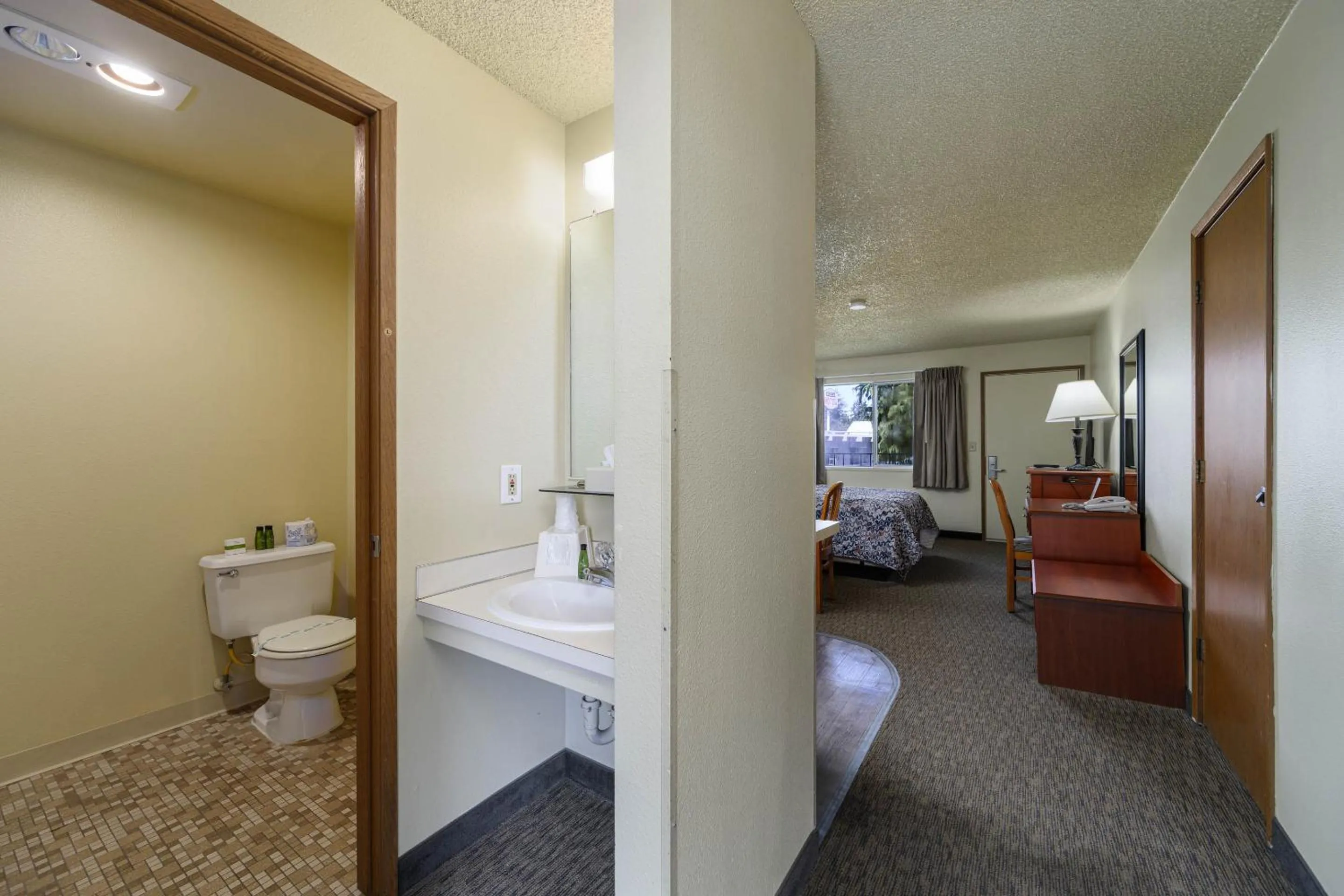 Photo of the whole room, Bed in Cocusa Motel