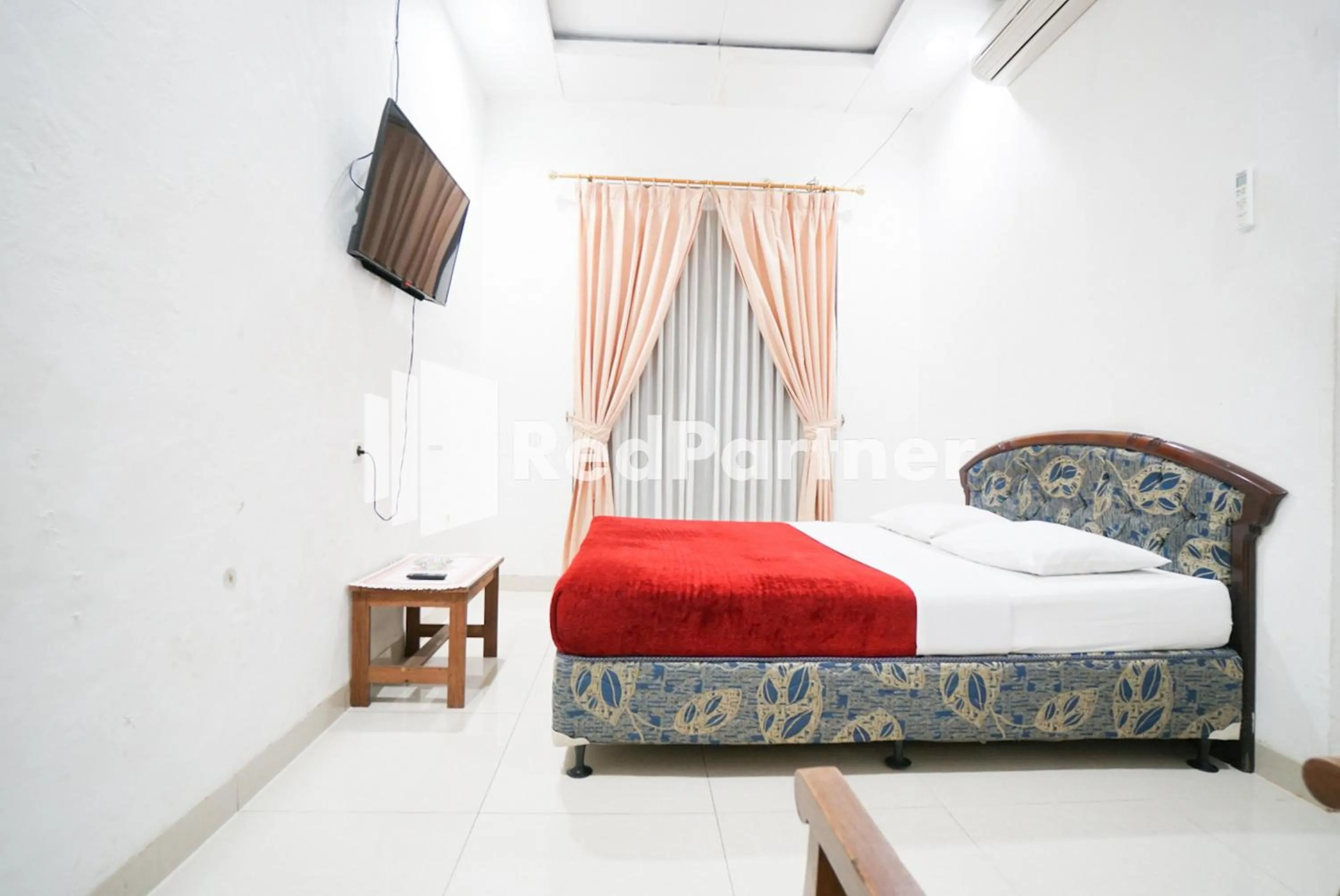 Bed in Hotel Borobudur Kemayoran Syariah Mitra RedDoorz