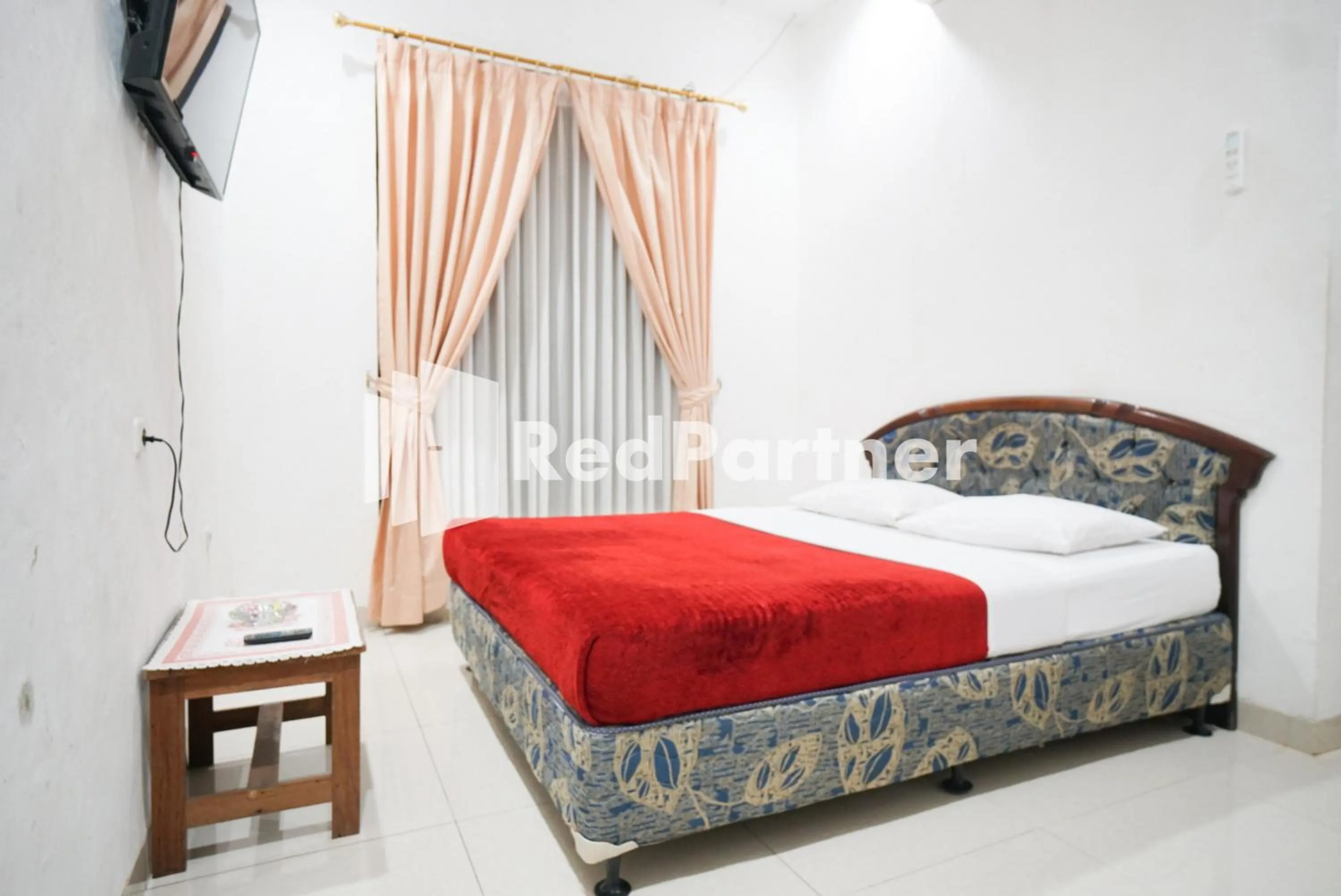 Bed in Hotel Borobudur Kemayoran Syariah Mitra RedDoorz