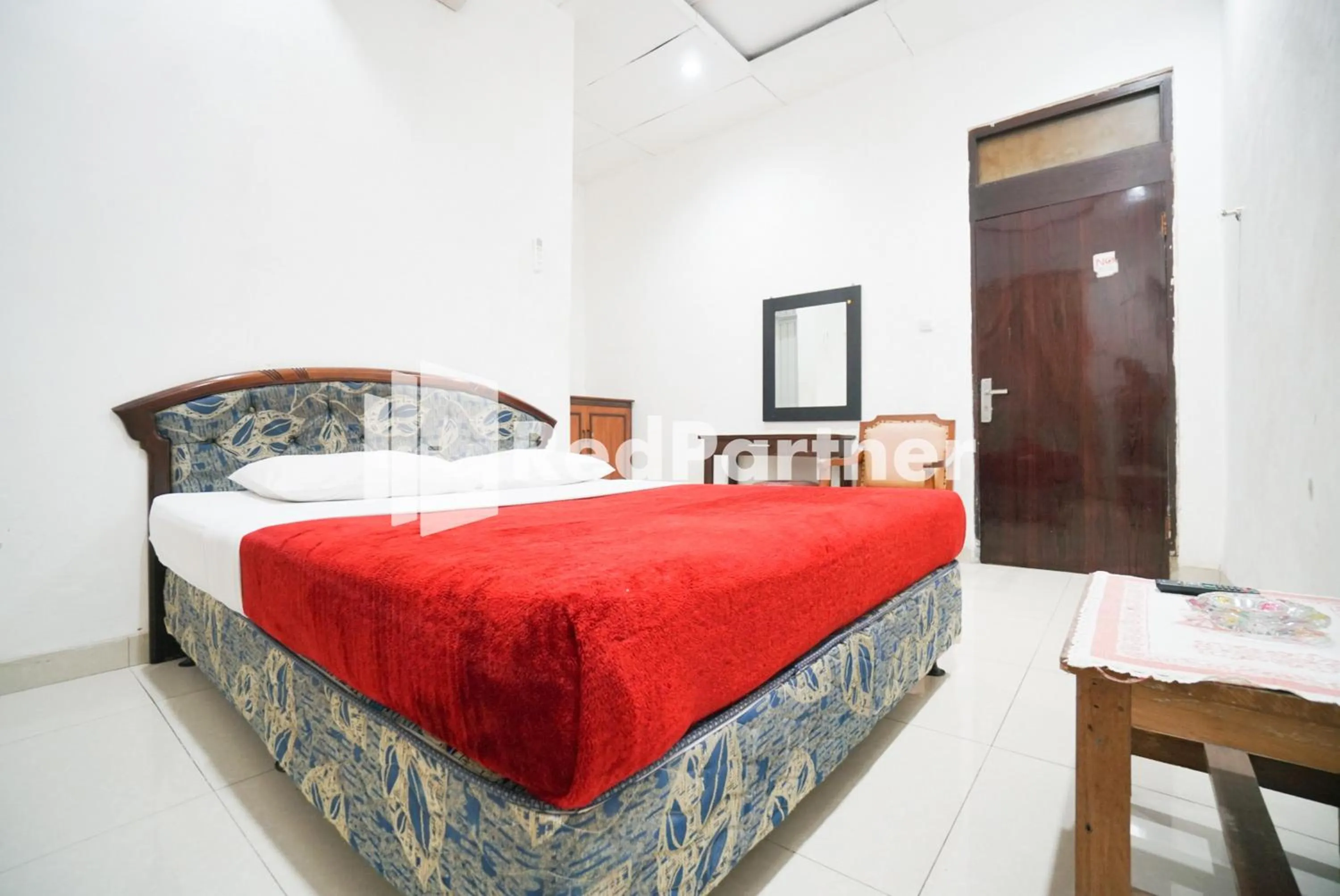 Bed in Hotel Borobudur Kemayoran Syariah Mitra RedDoorz