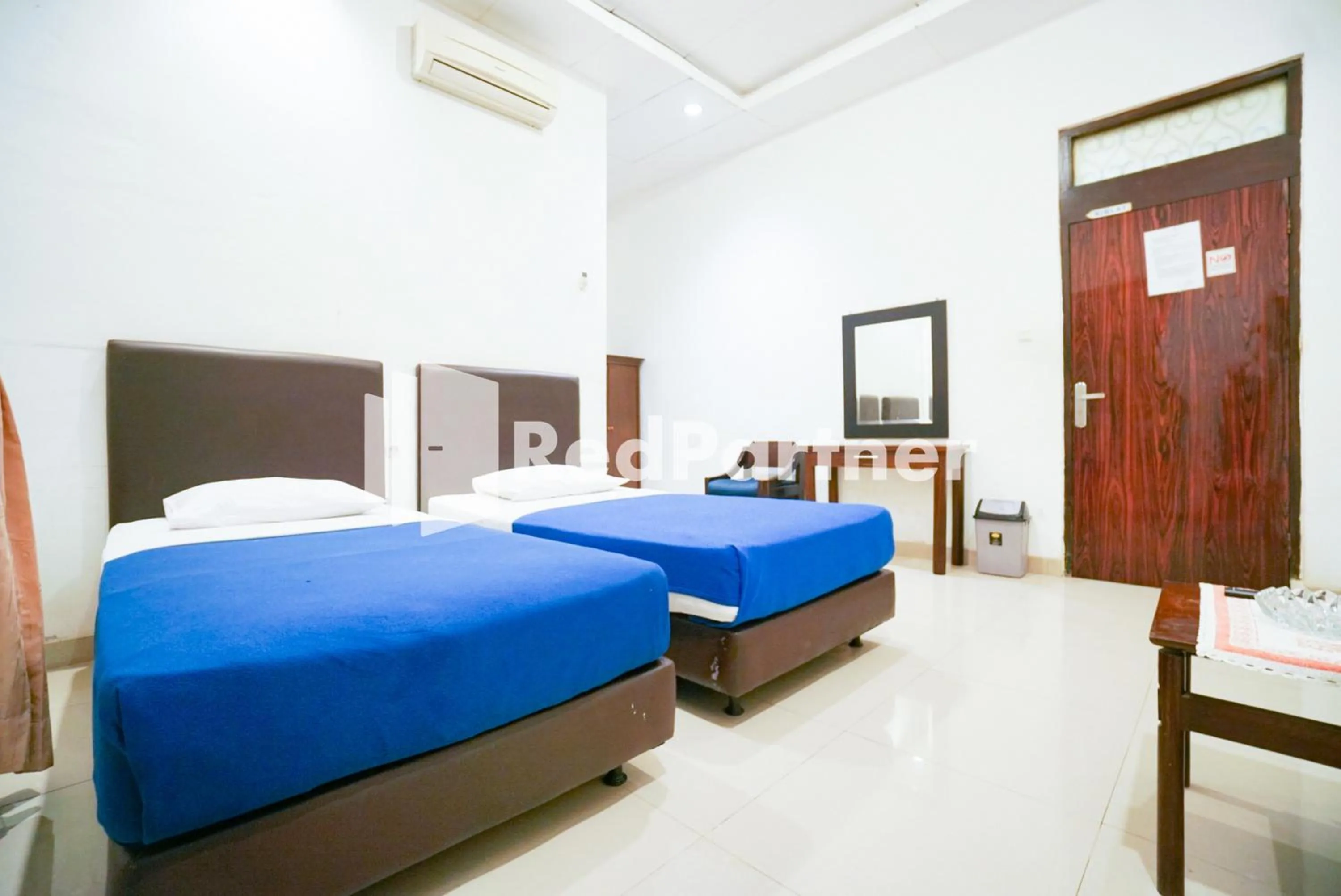 Bed in Hotel Borobudur Kemayoran Syariah Mitra RedDoorz